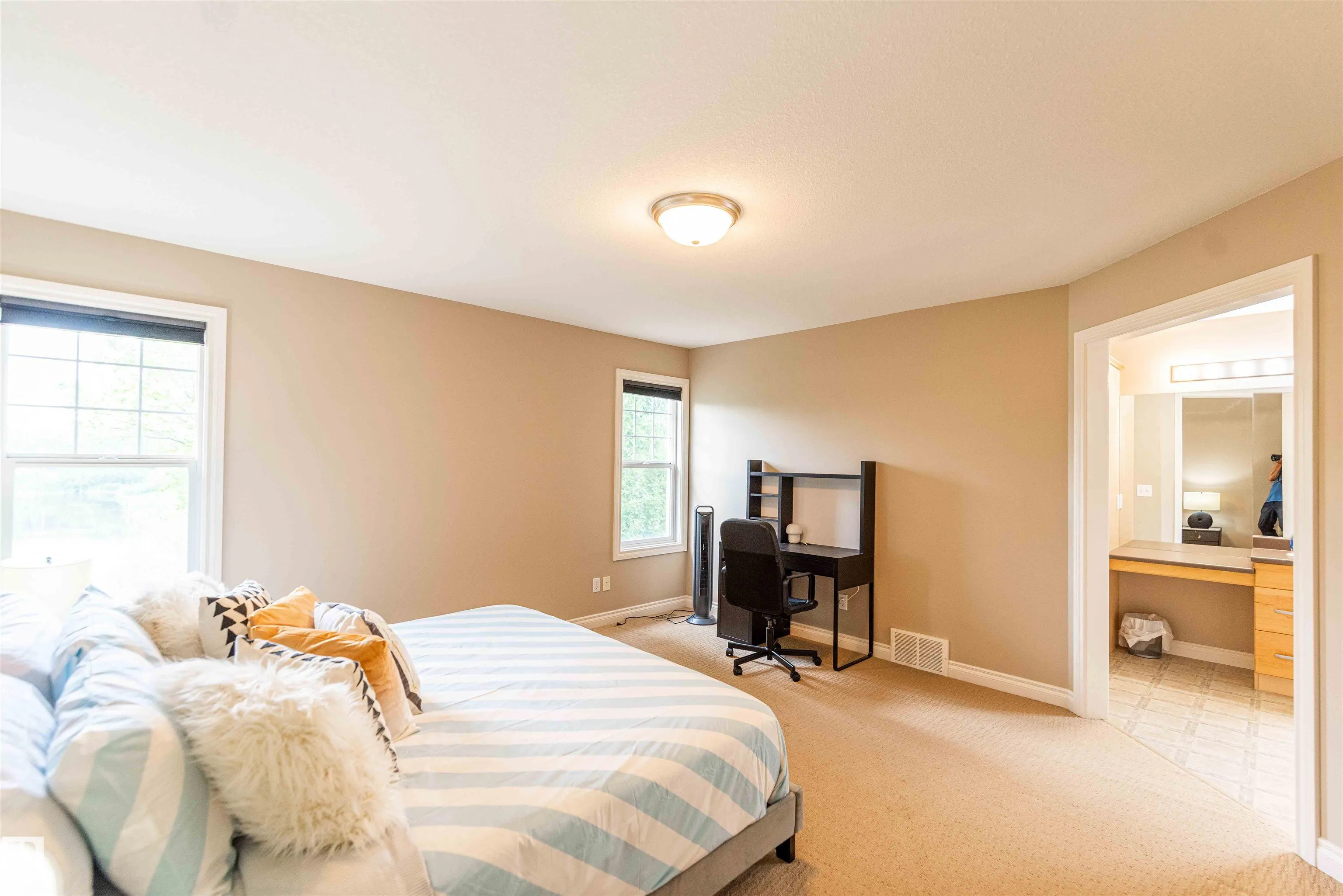 5092 THIBAULT Way
