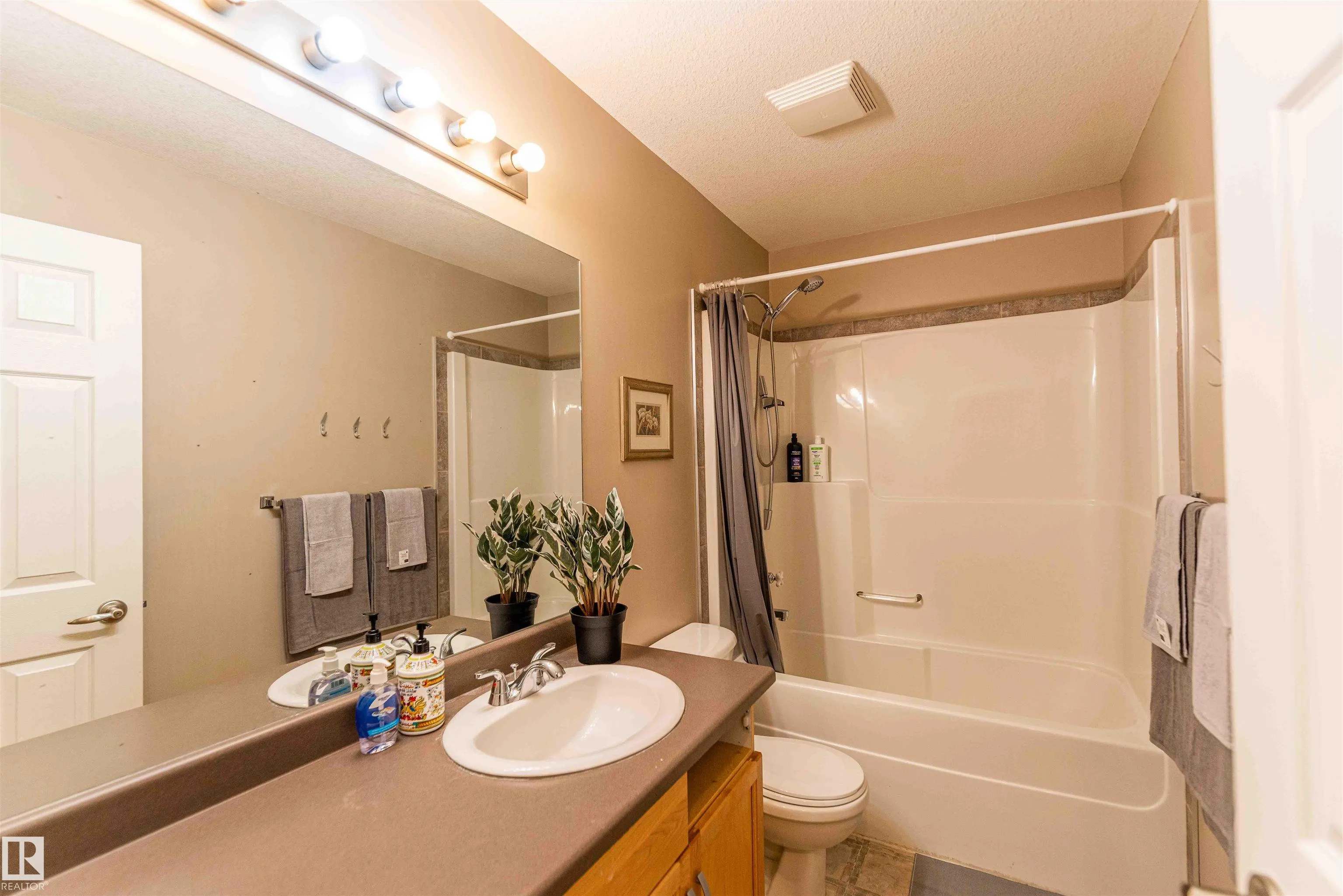 5092 THIBAULT Way