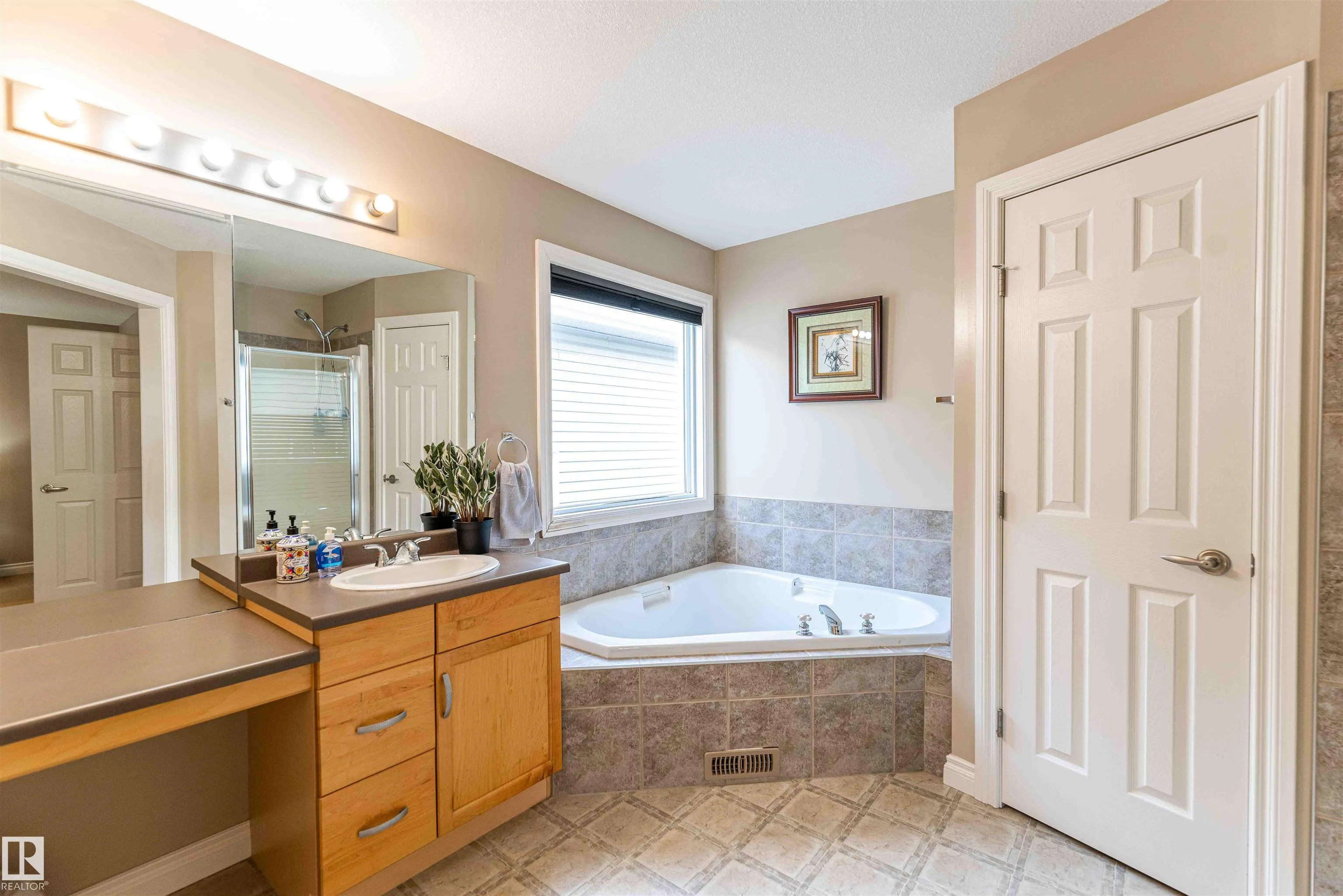 5092 THIBAULT Way