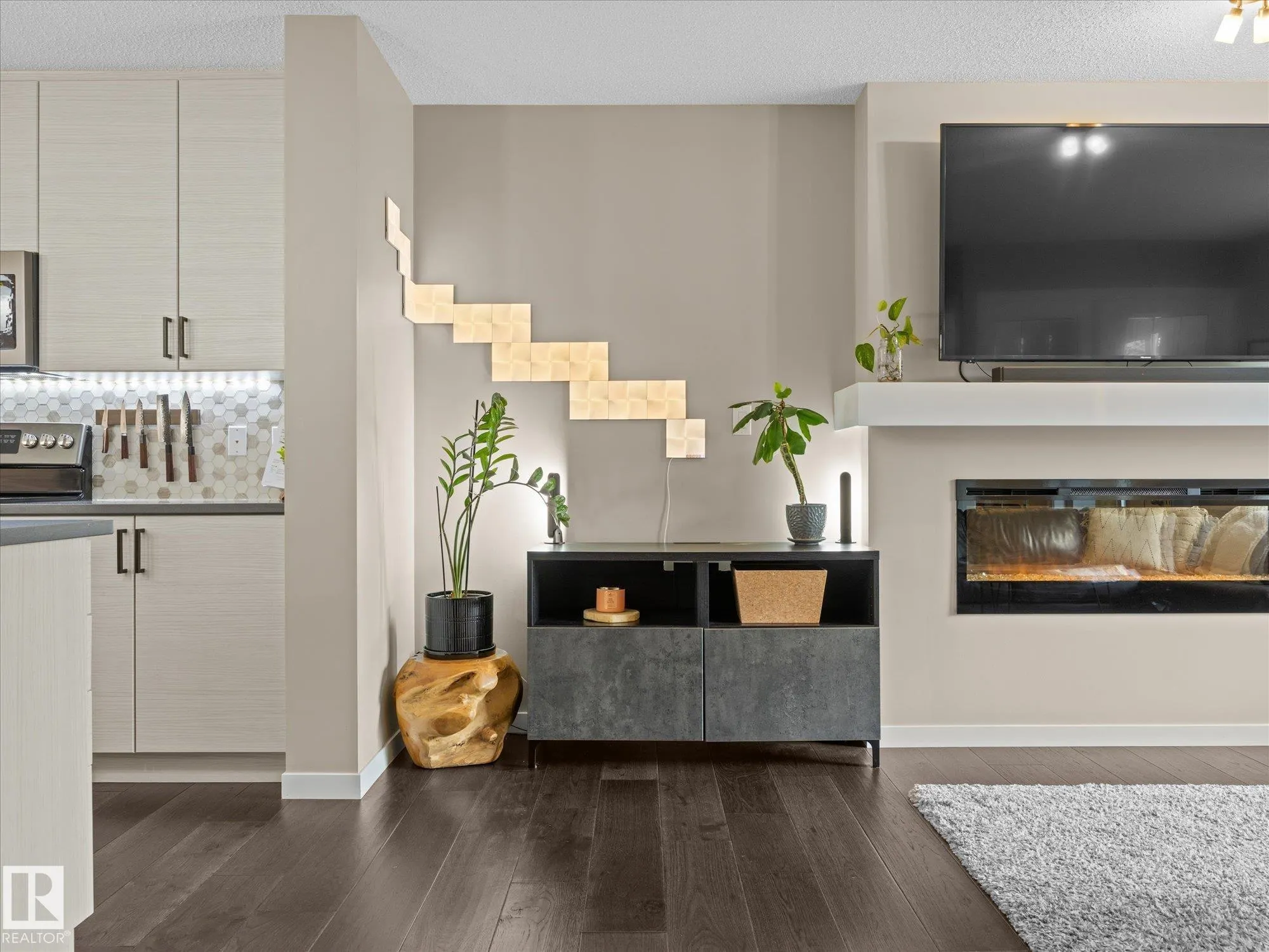 2533 PRICE Way
