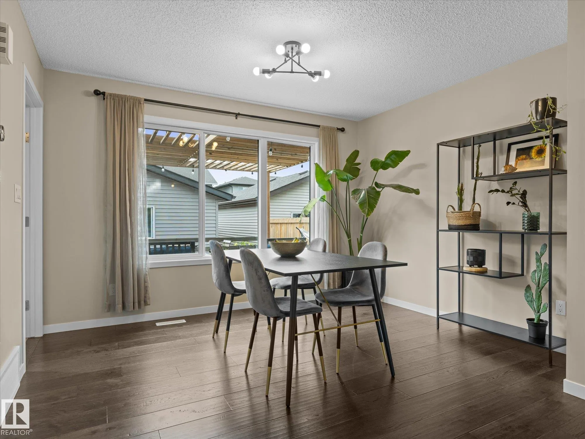 2533 PRICE Way