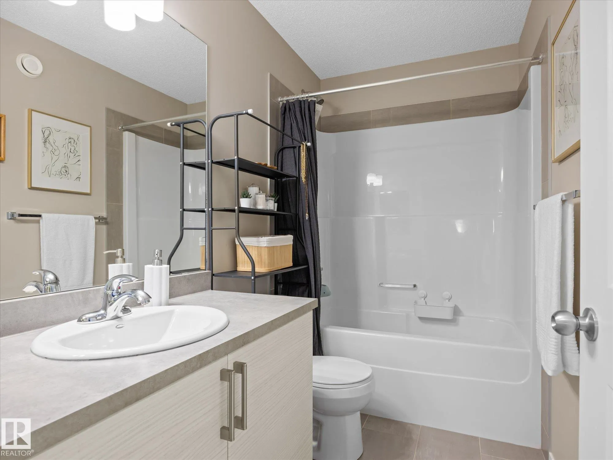 2533 PRICE Way
