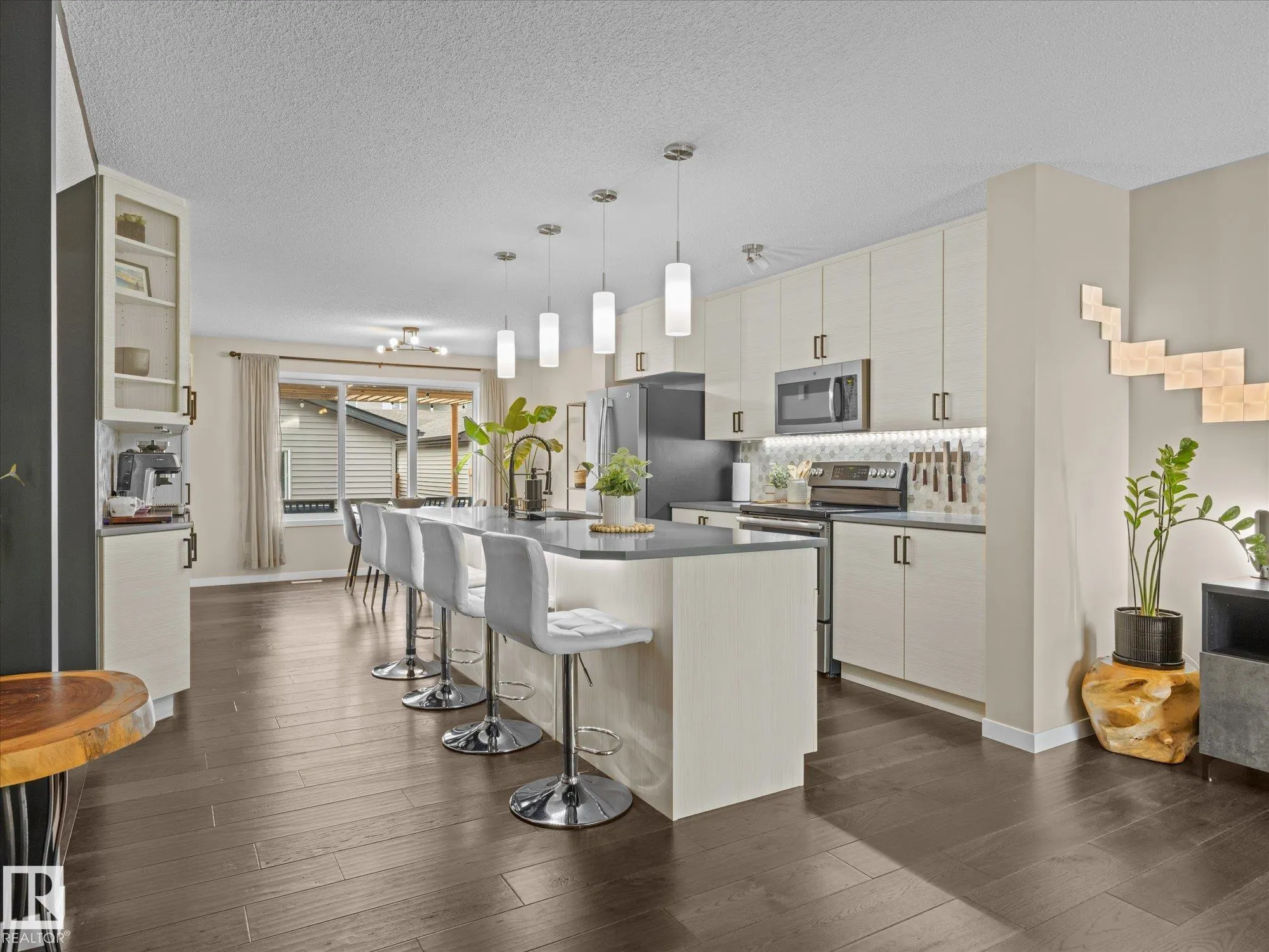 2533 PRICE Way