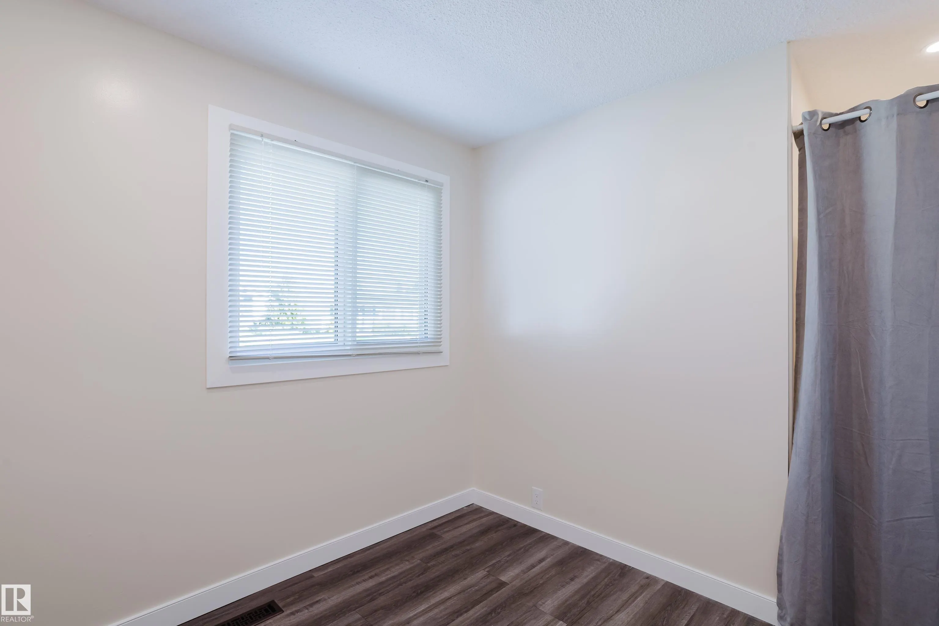 36 HARROW CIRCLE Circle