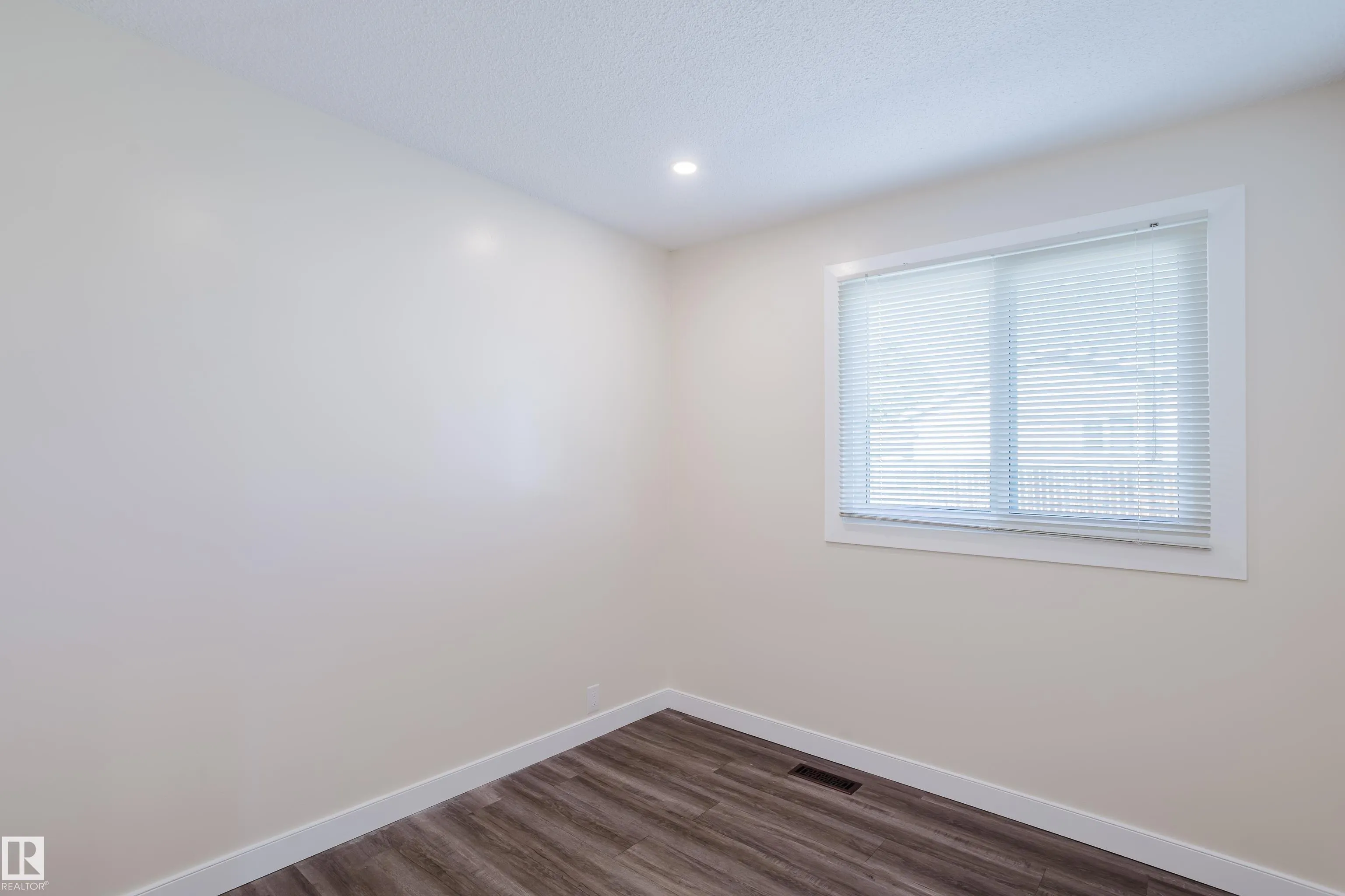 36 HARROW CIRCLE Circle