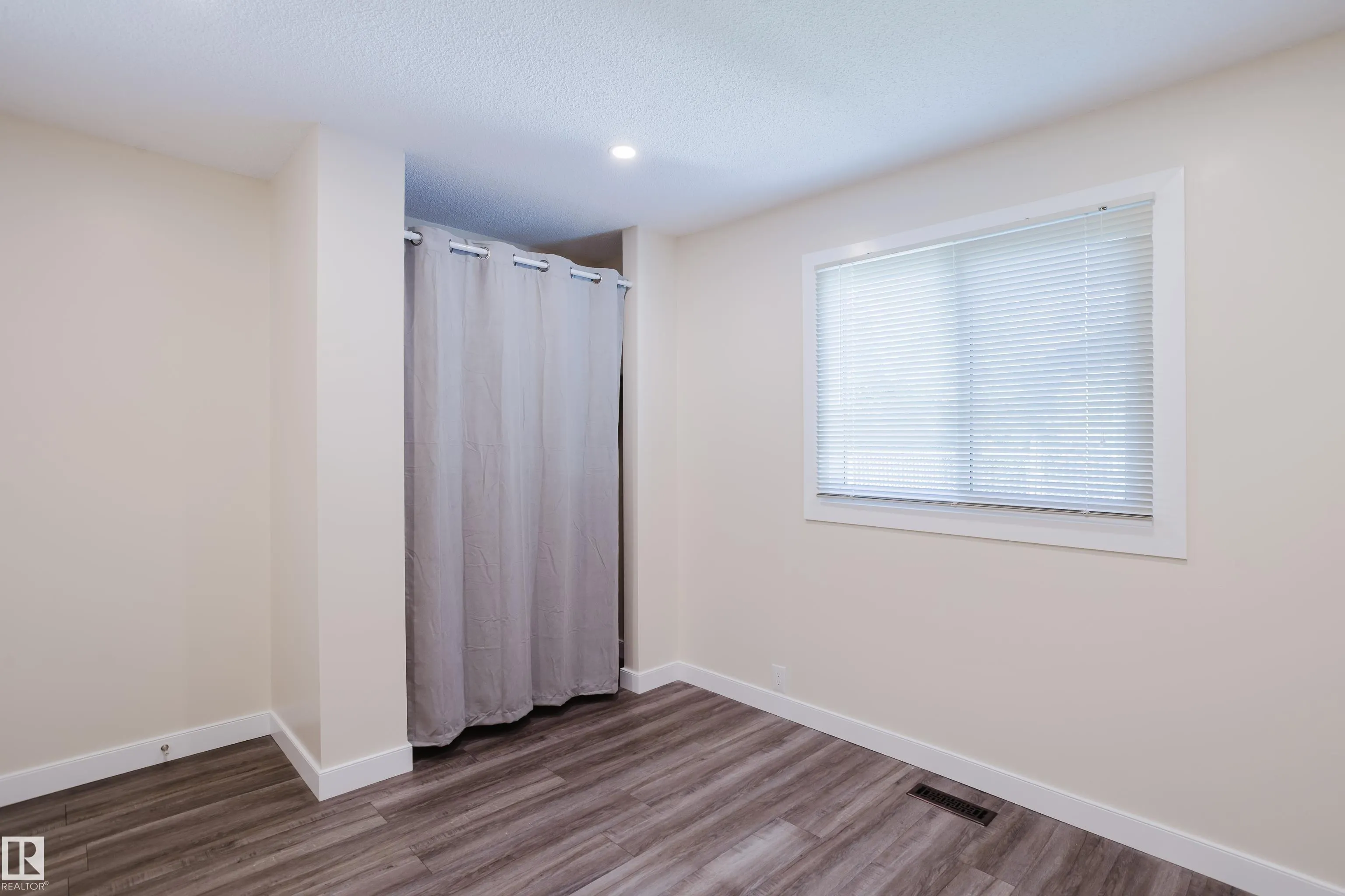 36 HARROW CIRCLE Circle