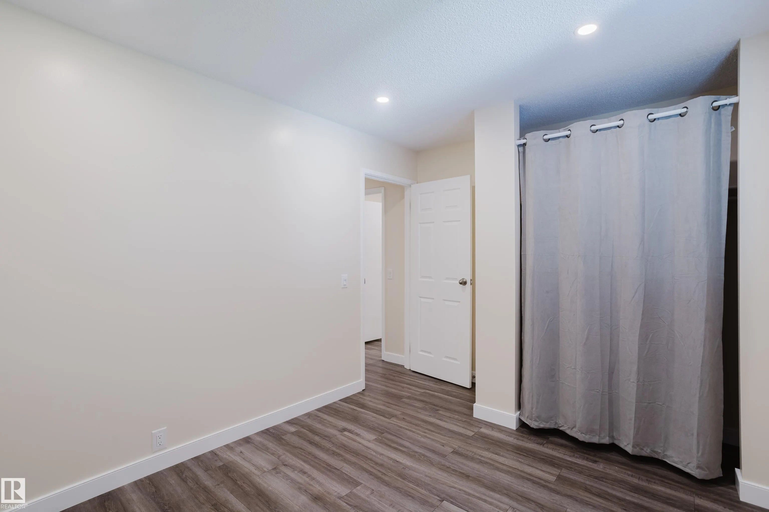 36 HARROW CIRCLE Circle