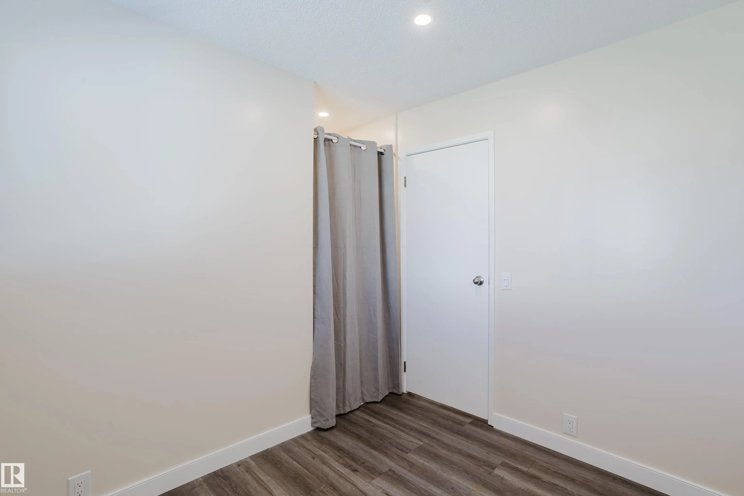 36 HARROW CIRCLE Circle