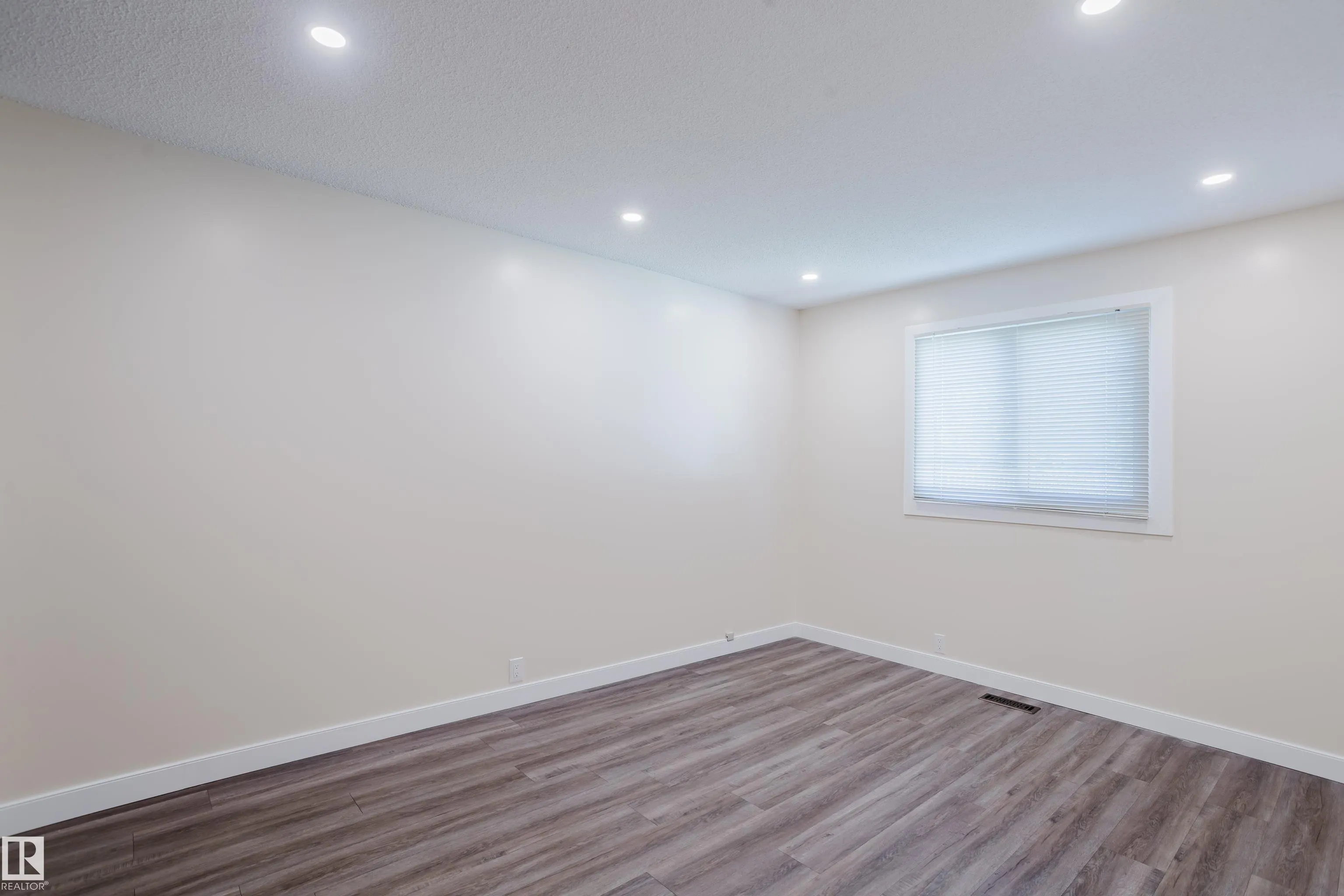 36 HARROW CIRCLE Circle