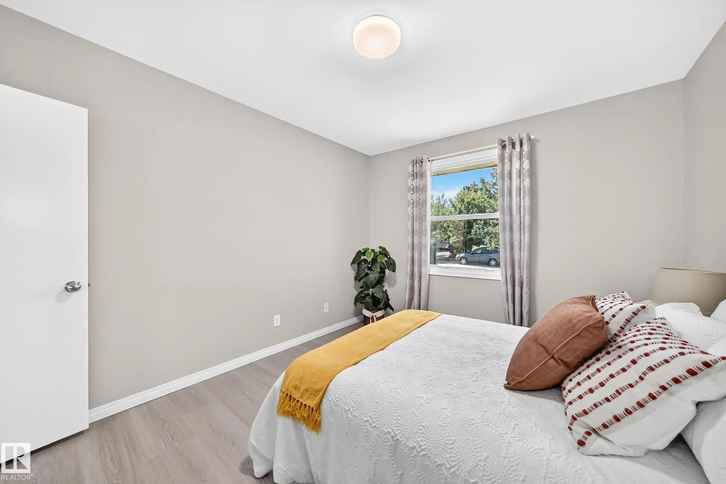3 GRANTHAM Place