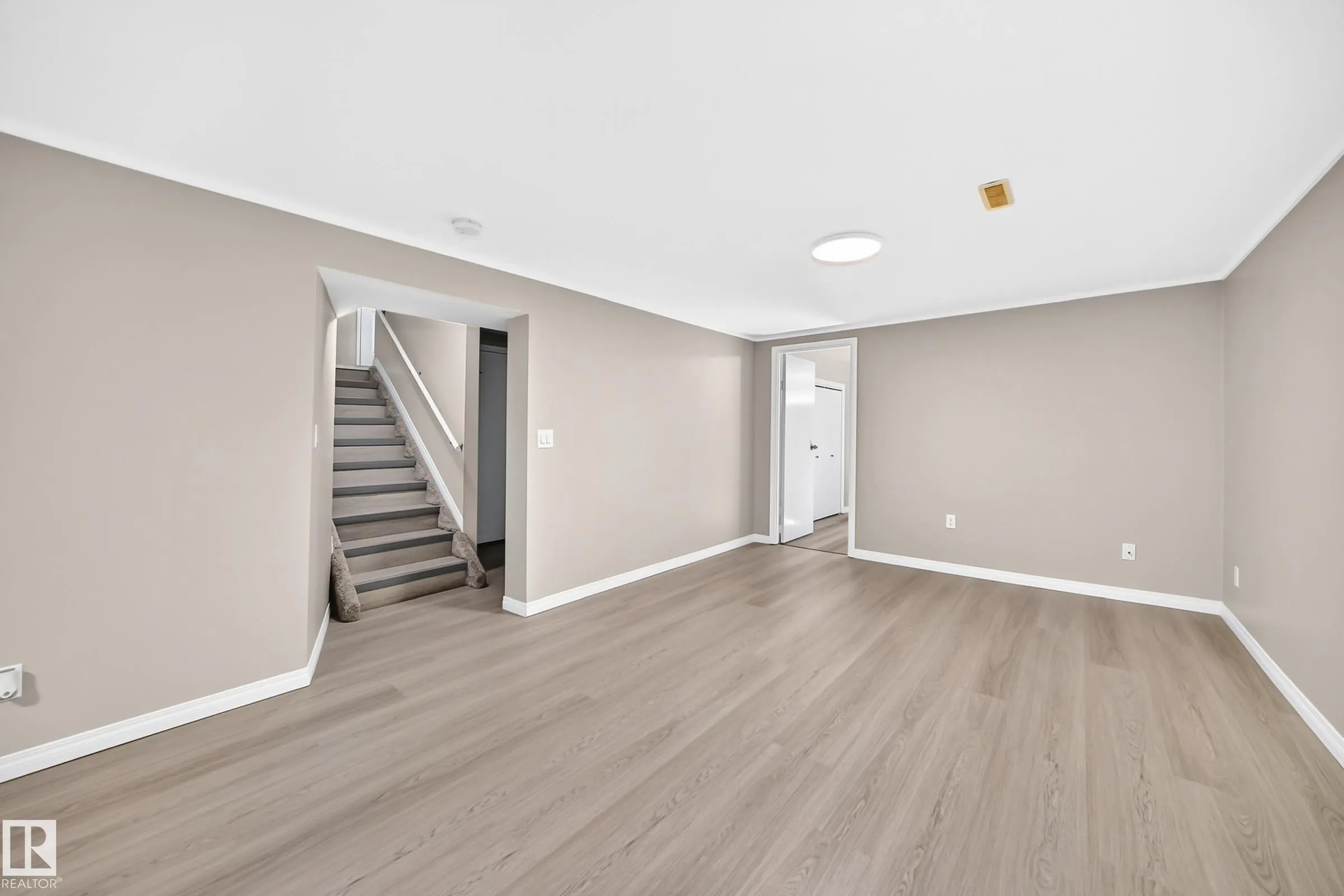 3 GRANTHAM Place