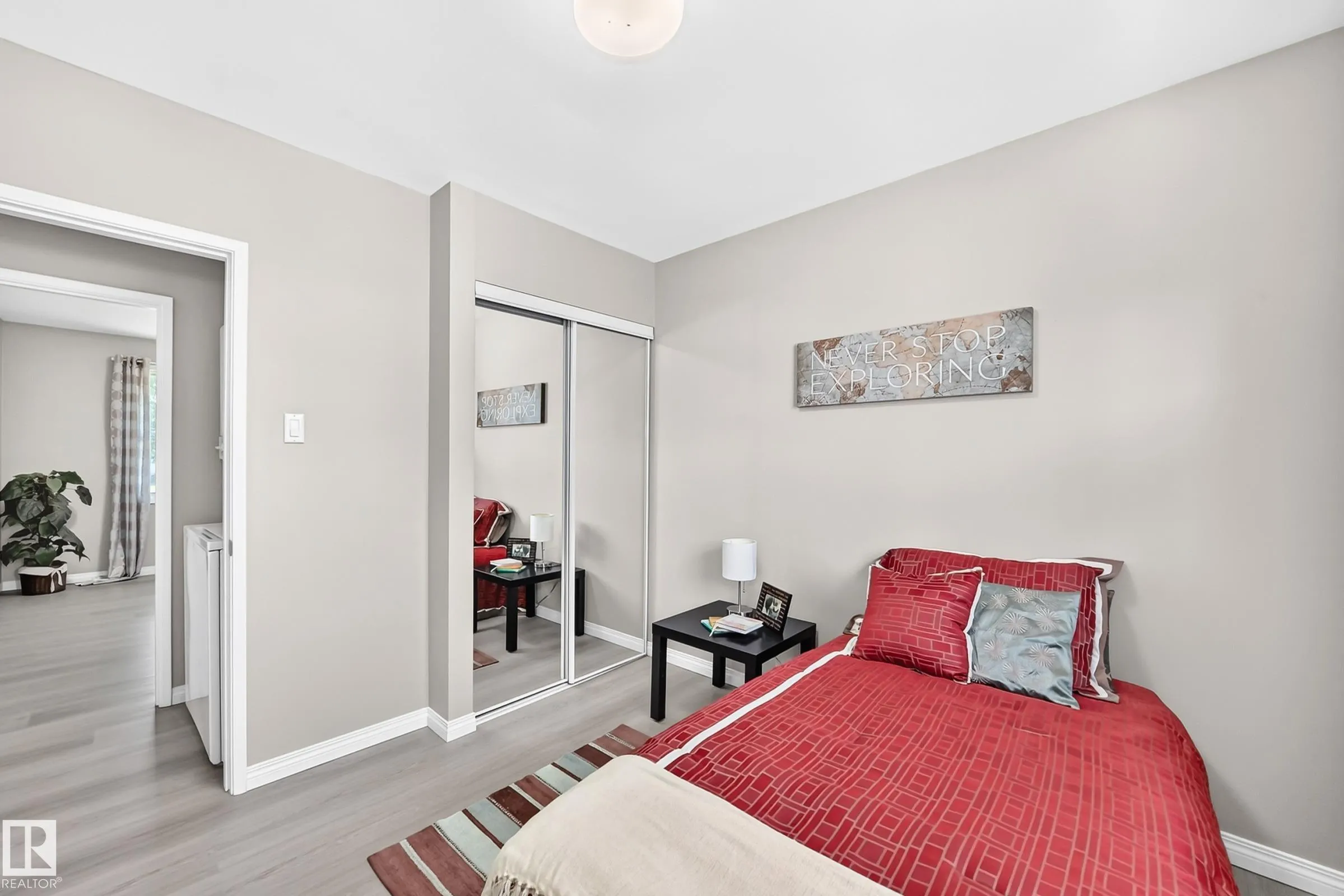 3 GRANTHAM Place
