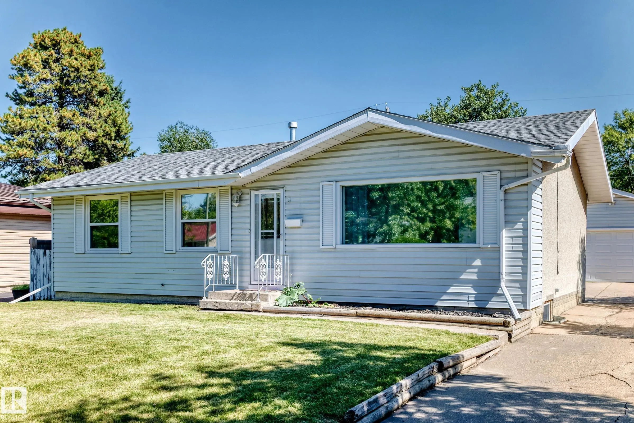 3 GRANTHAM Place