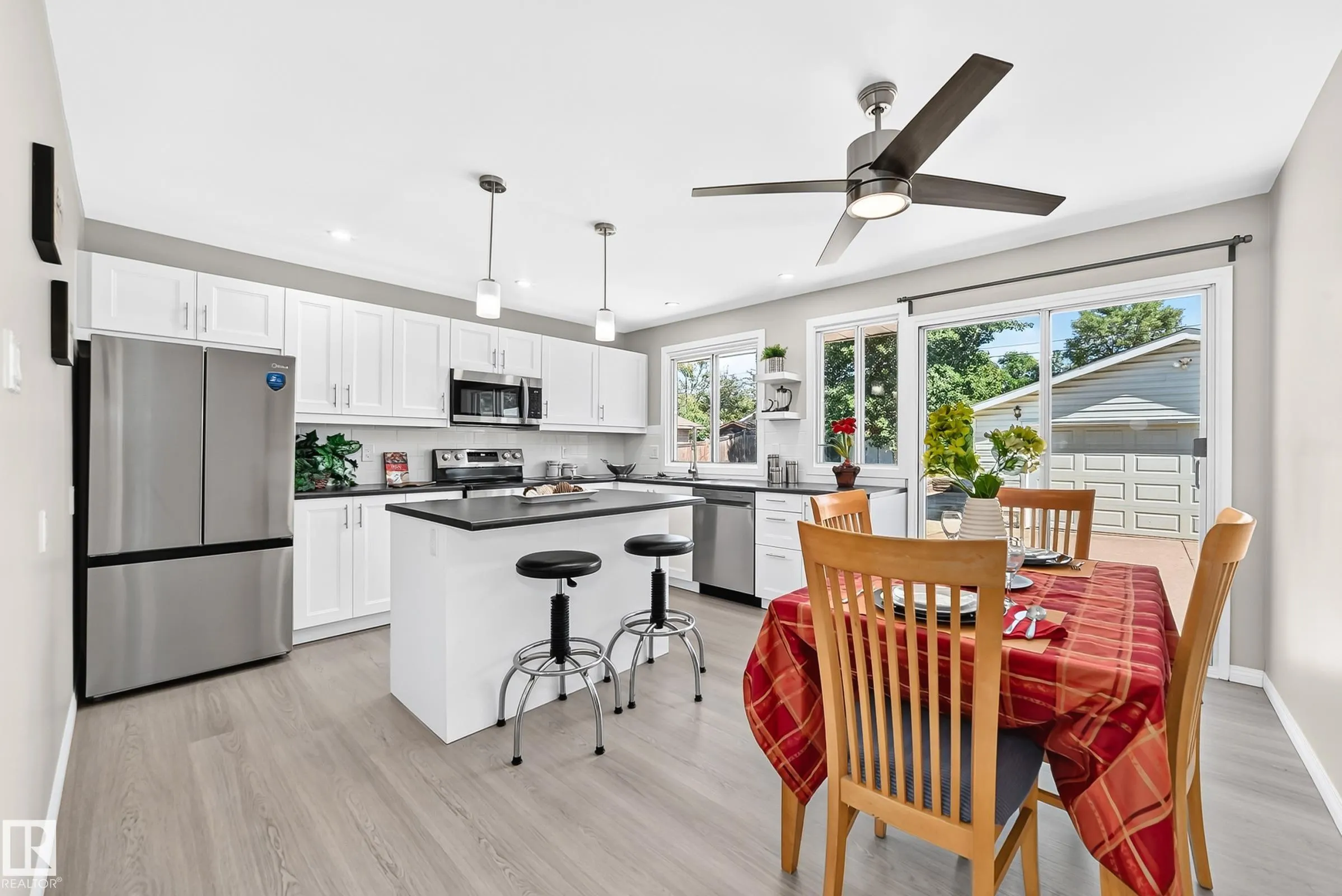 3 GRANTHAM Place