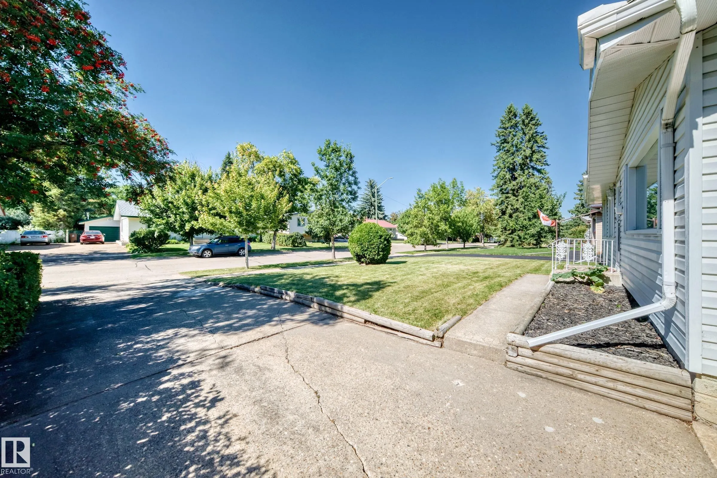 3 GRANTHAM Place