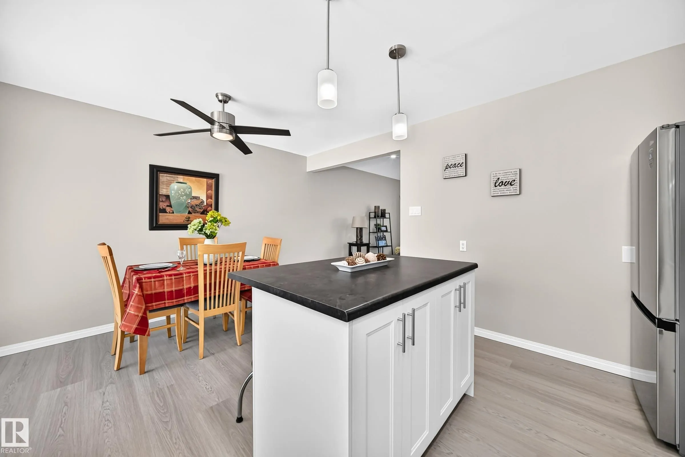 3 GRANTHAM Place