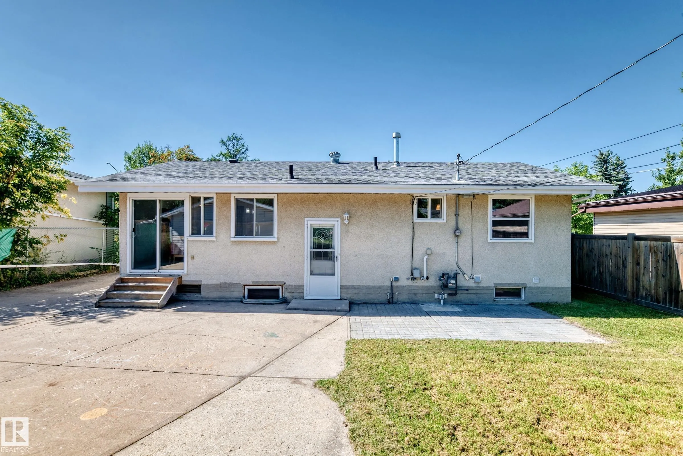 3 GRANTHAM Place