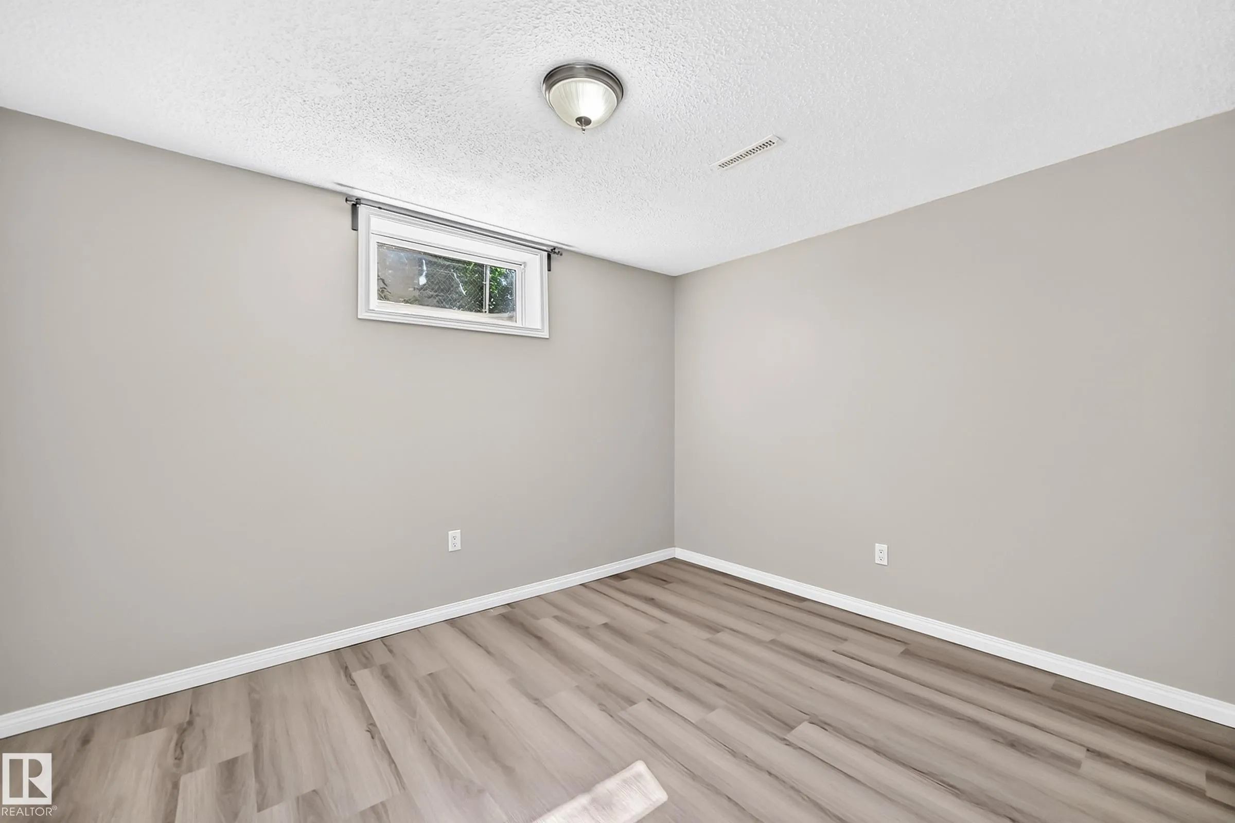 3 GRANTHAM Place