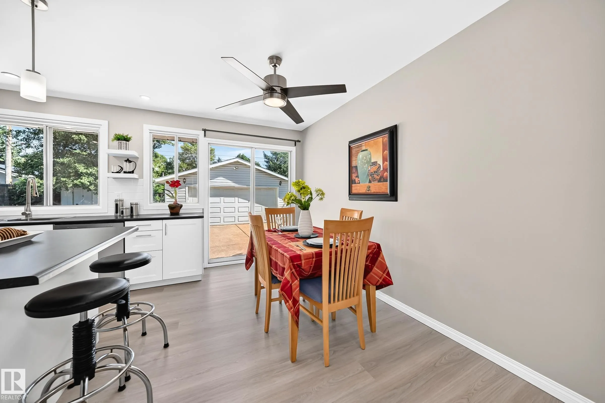 3 GRANTHAM Place