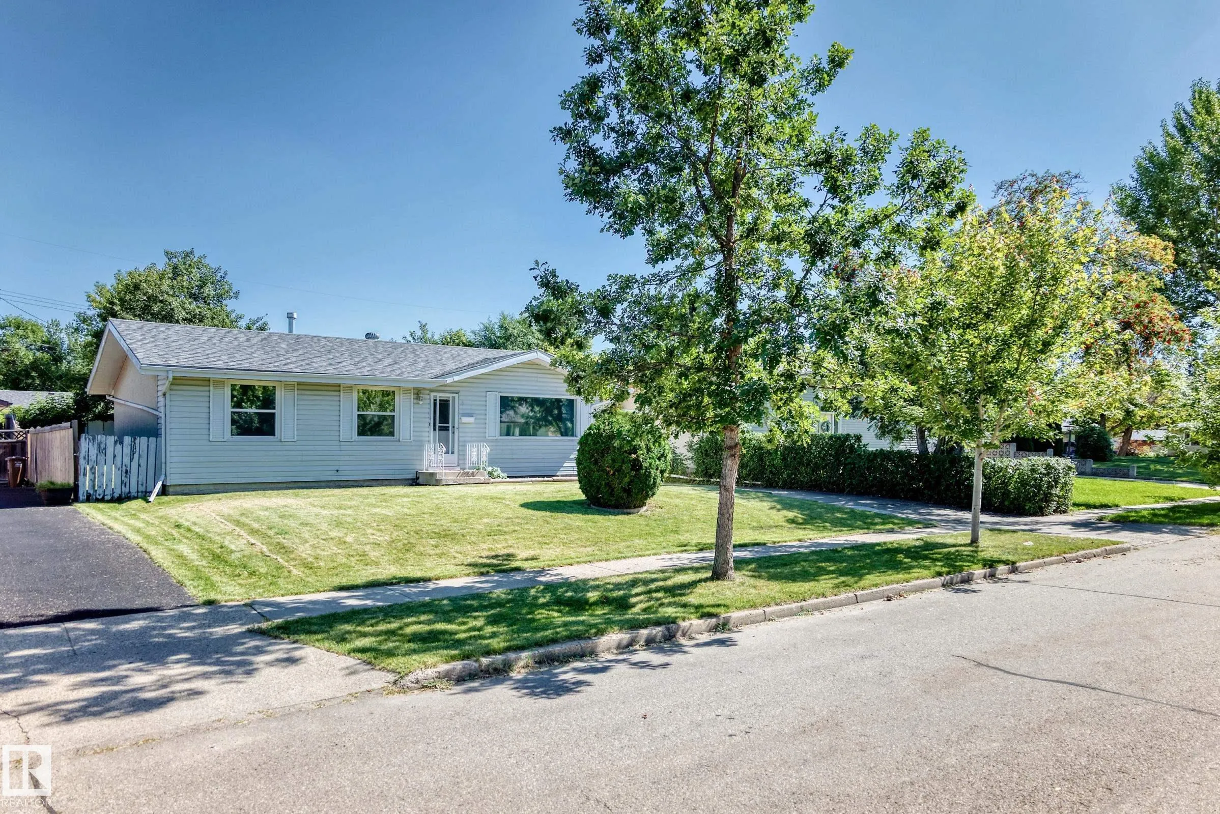3 GRANTHAM Place