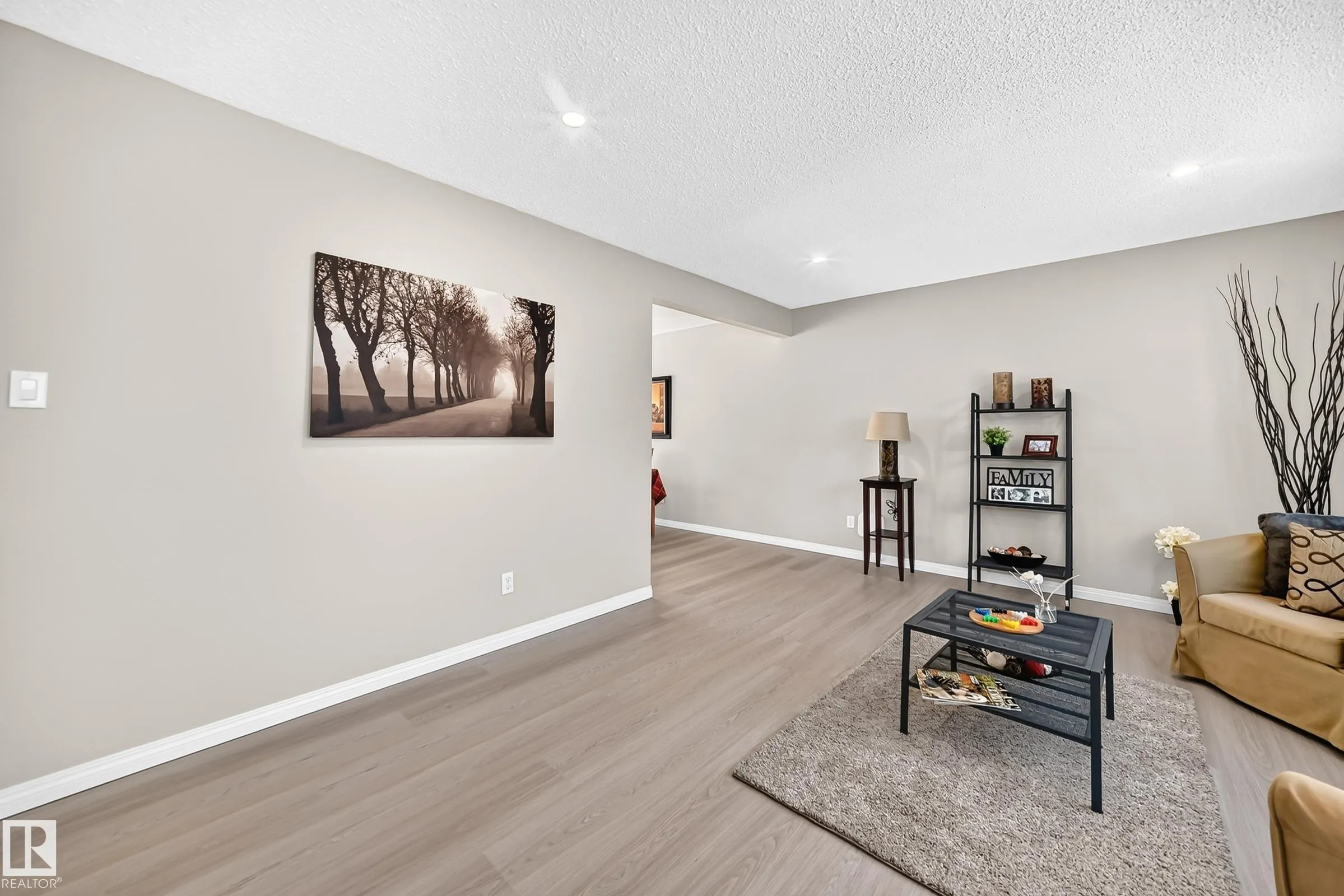 3 GRANTHAM Place