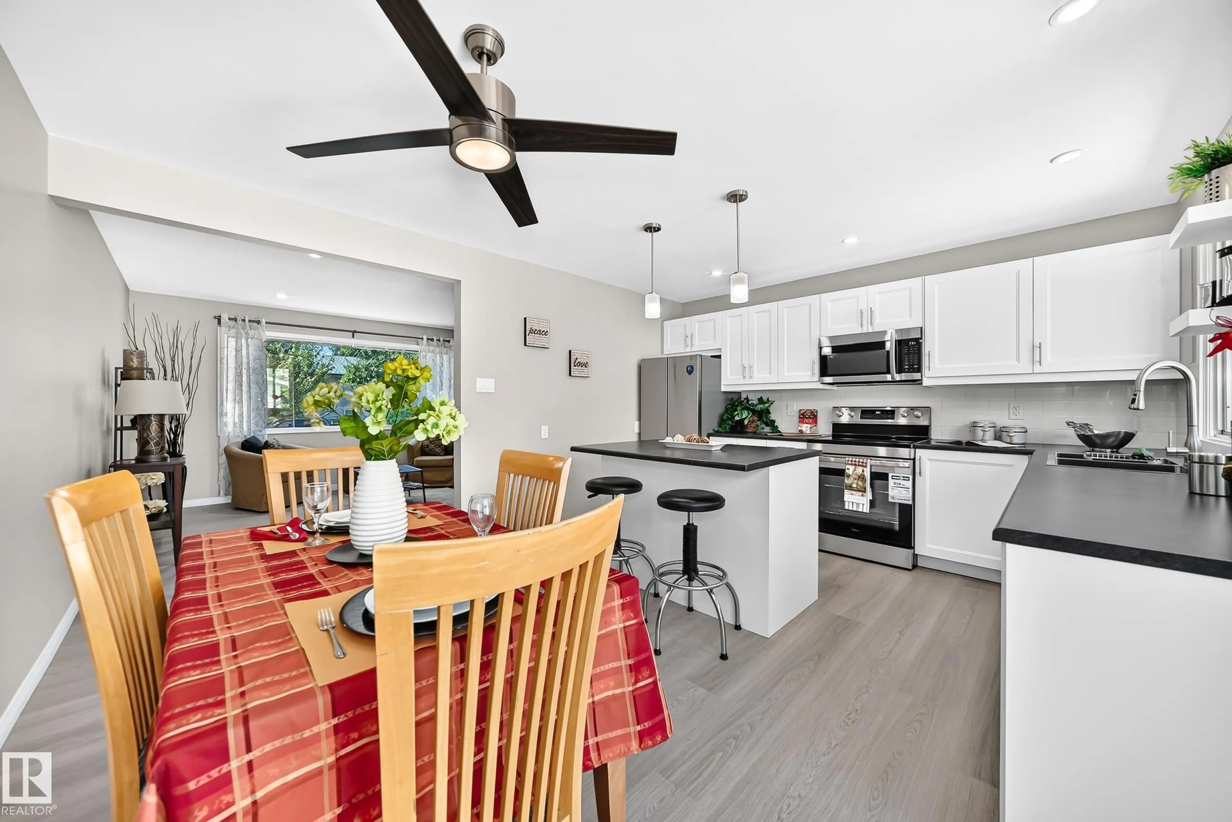 3 GRANTHAM Place