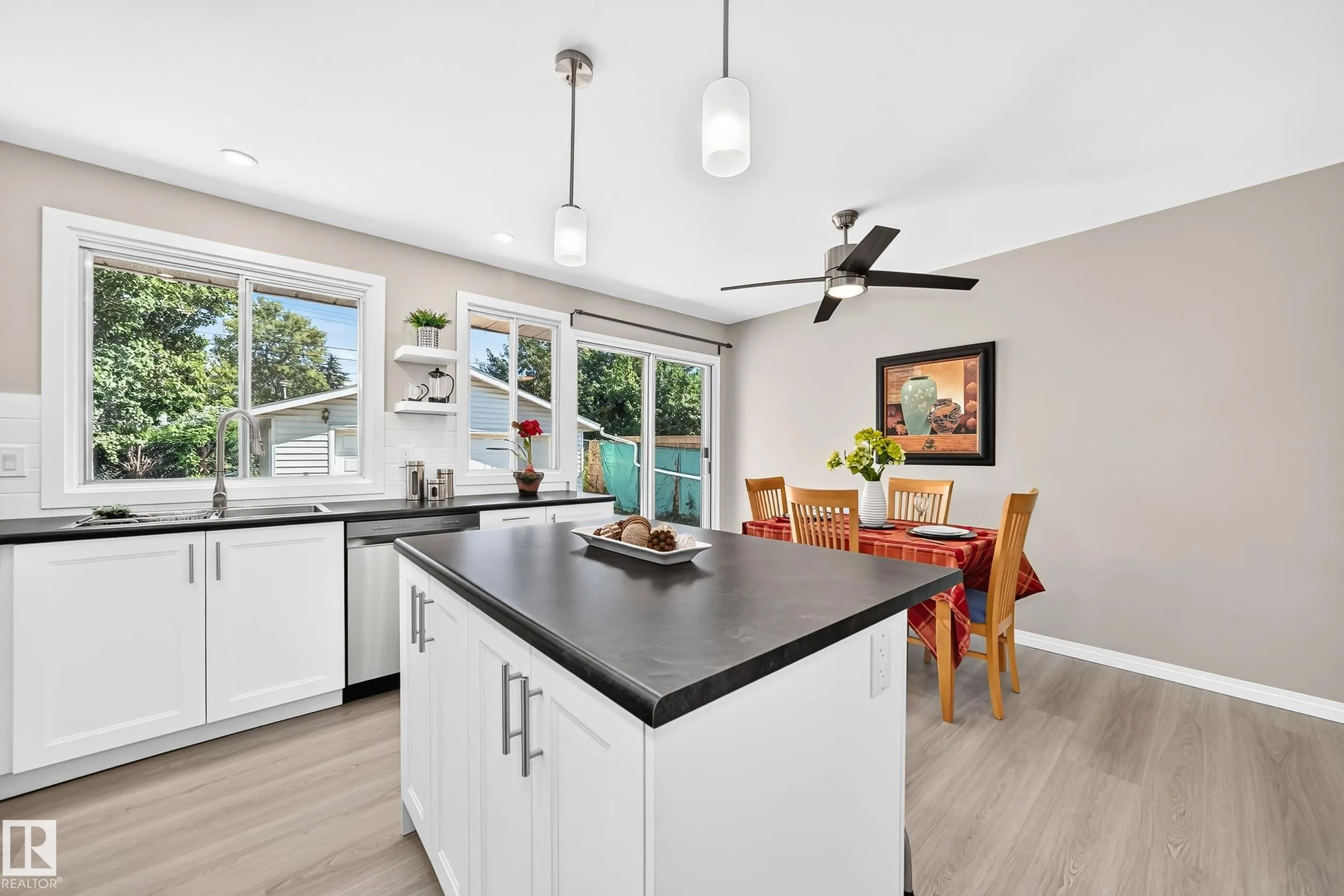 3 GRANTHAM Place