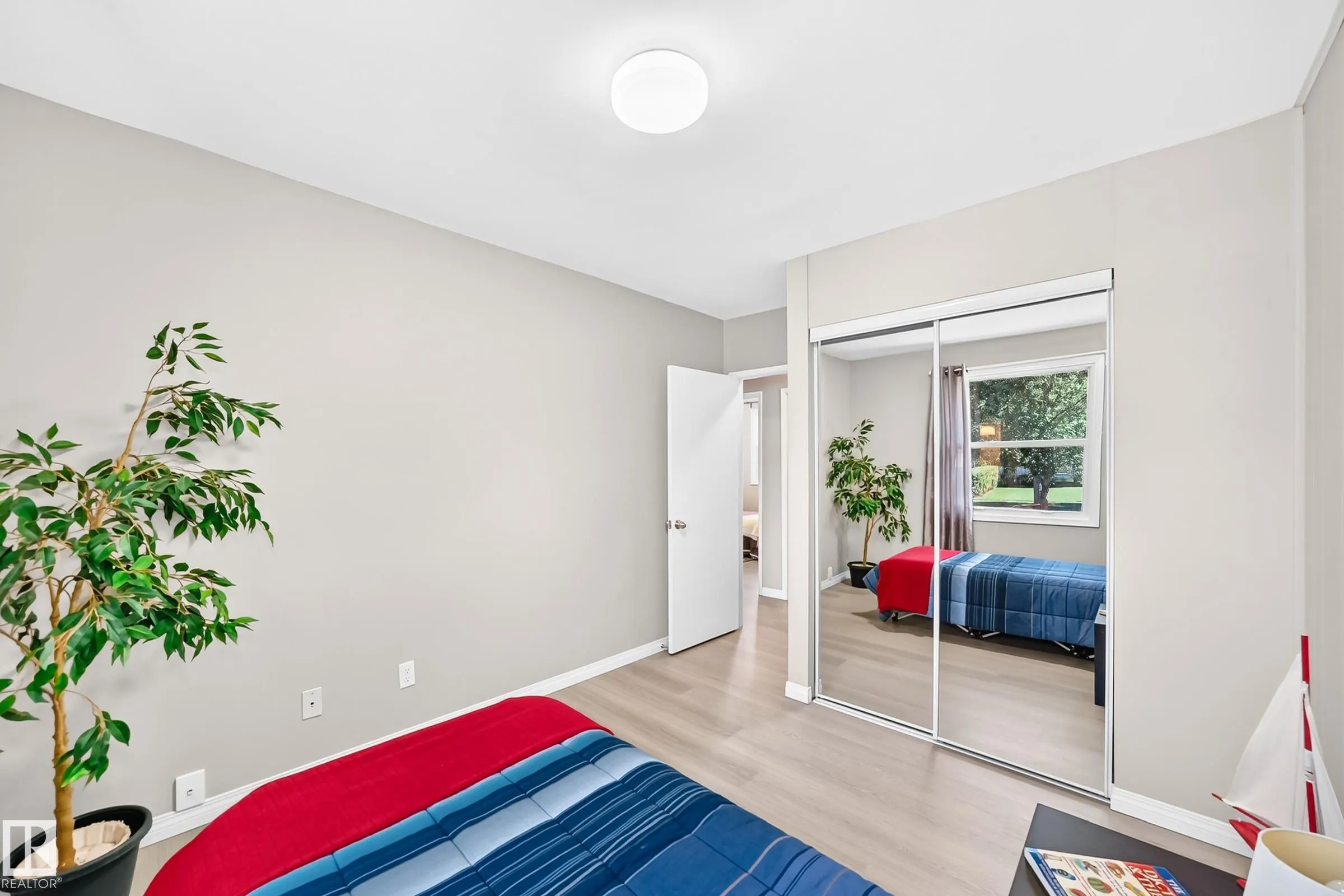 3 GRANTHAM Place