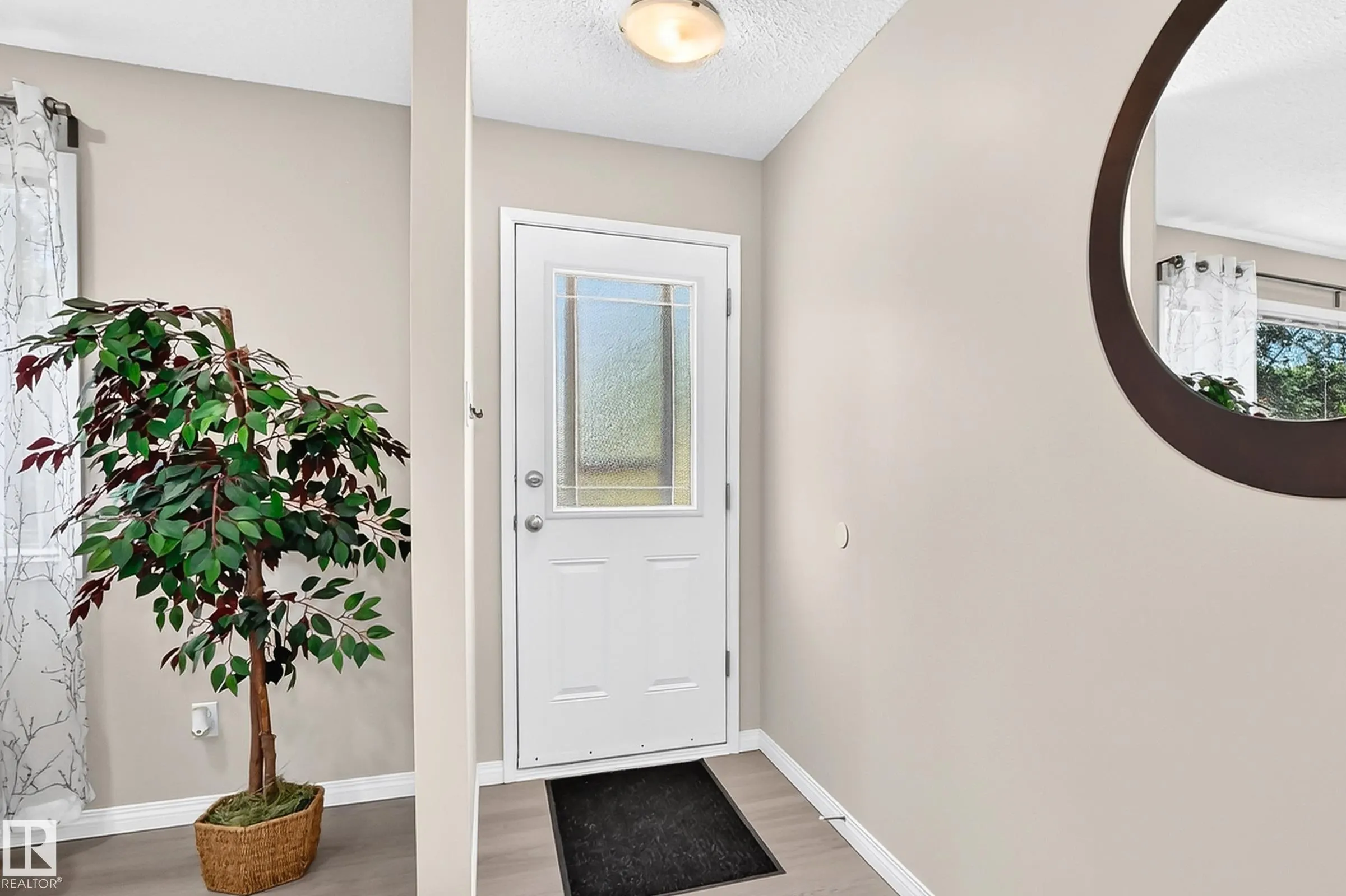 3 GRANTHAM Place