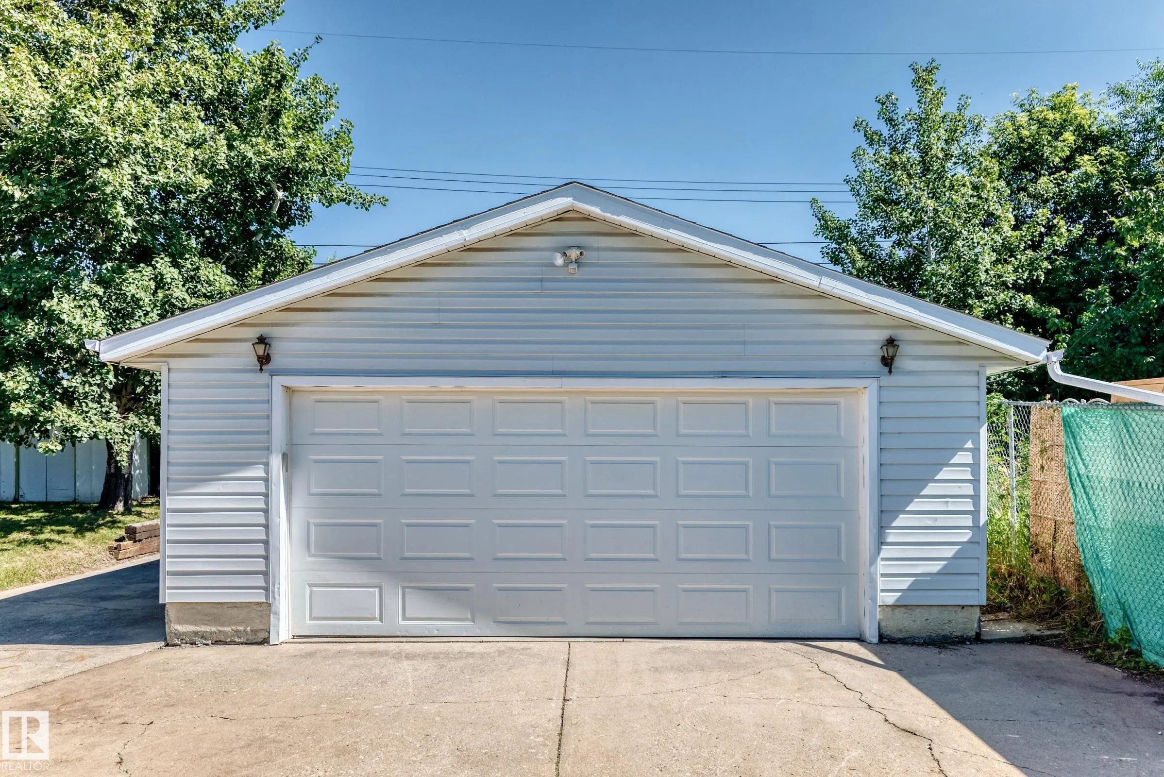 3 GRANTHAM Place