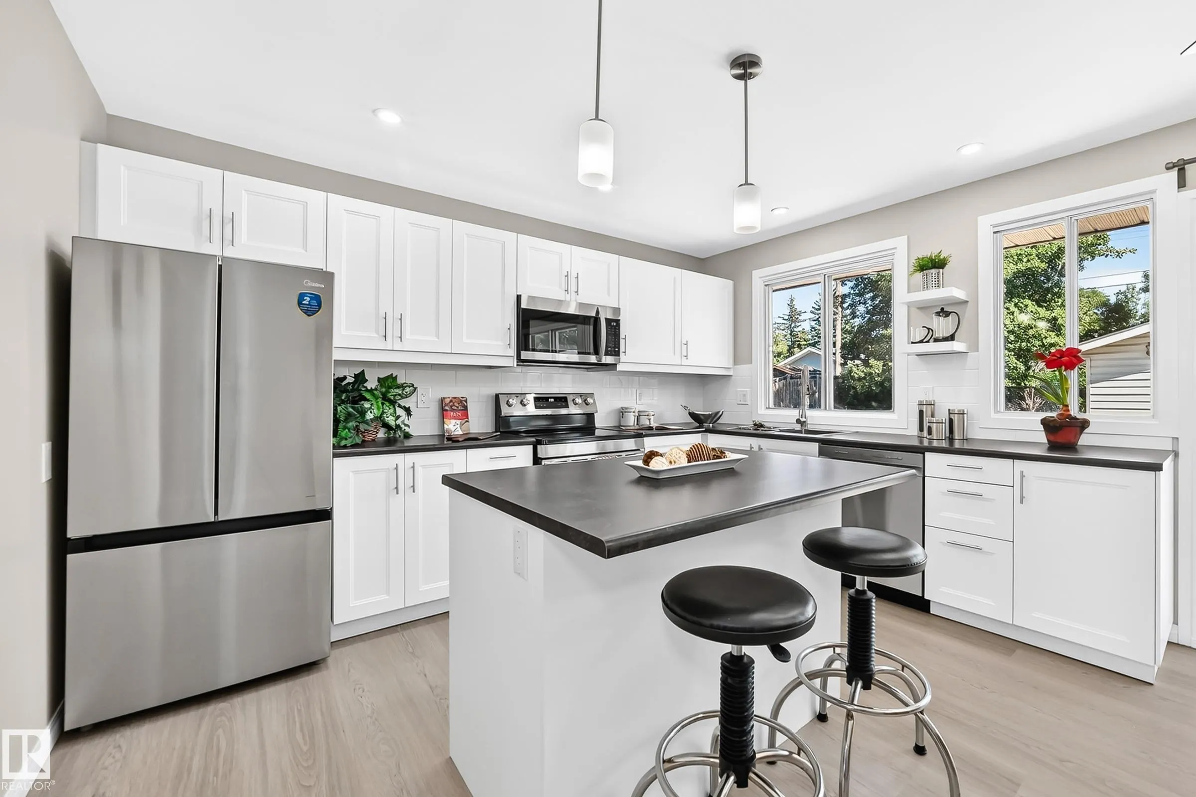 3 GRANTHAM Place