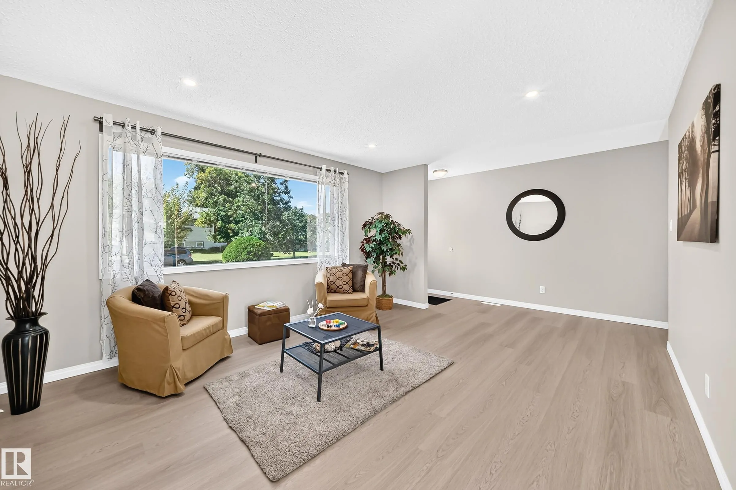 3 GRANTHAM Place