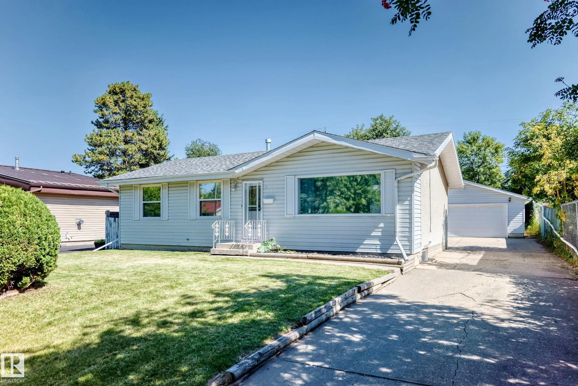 3 GRANTHAM Place