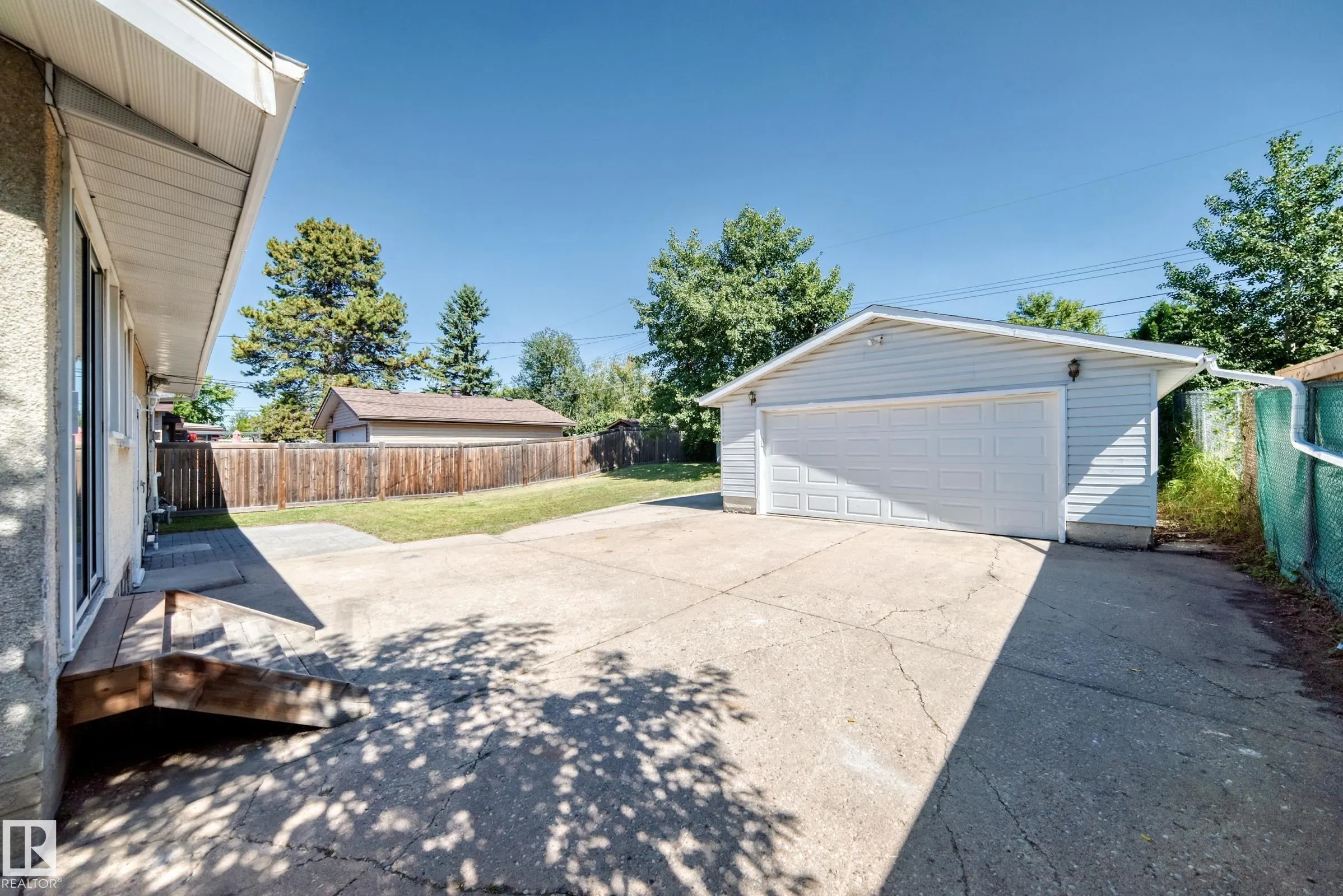 3 GRANTHAM Place
