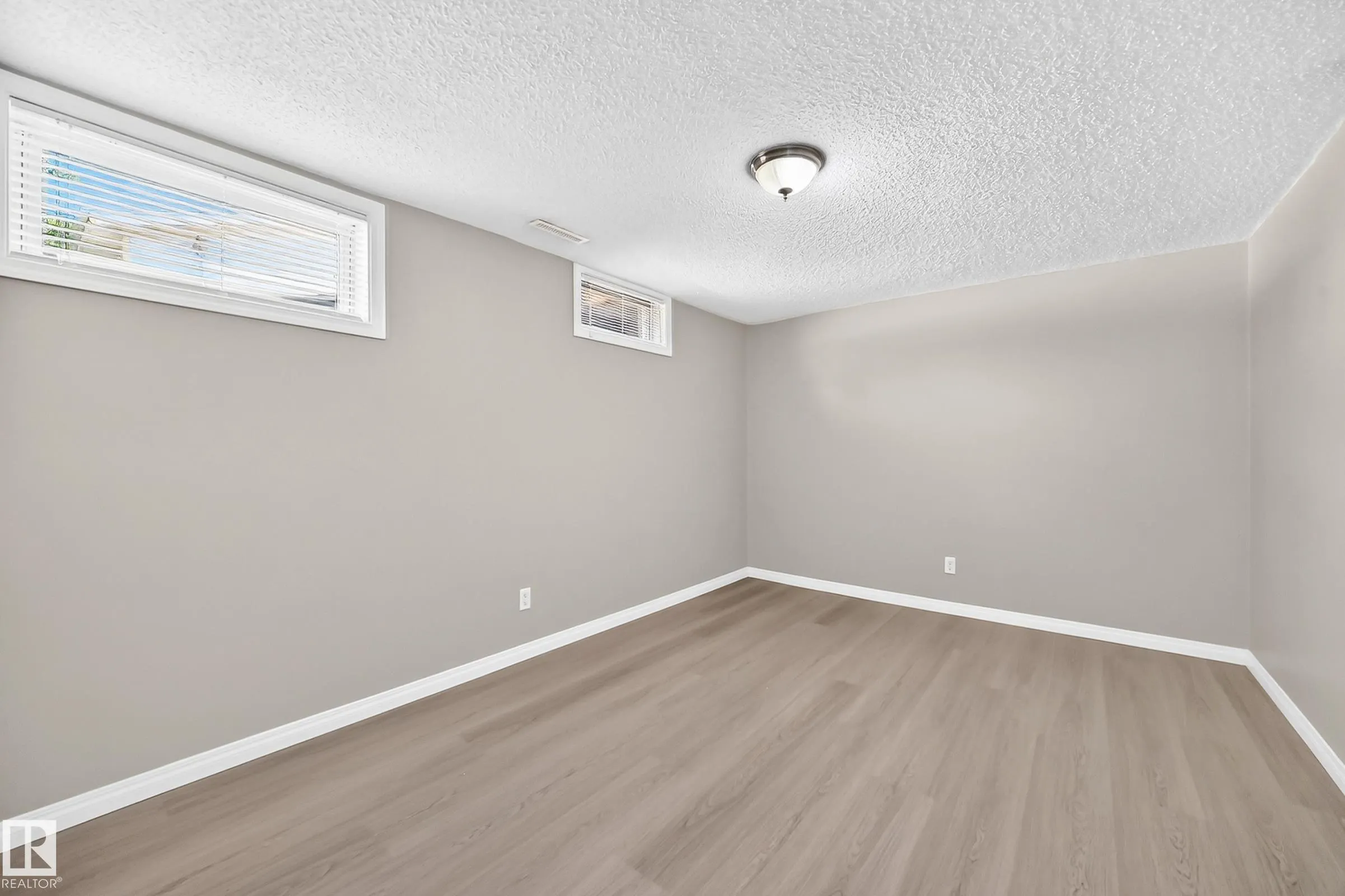 3 GRANTHAM Place