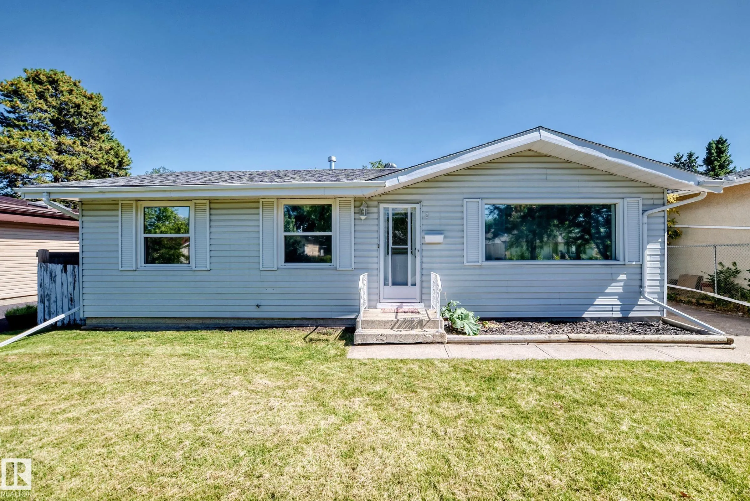 3 GRANTHAM Place