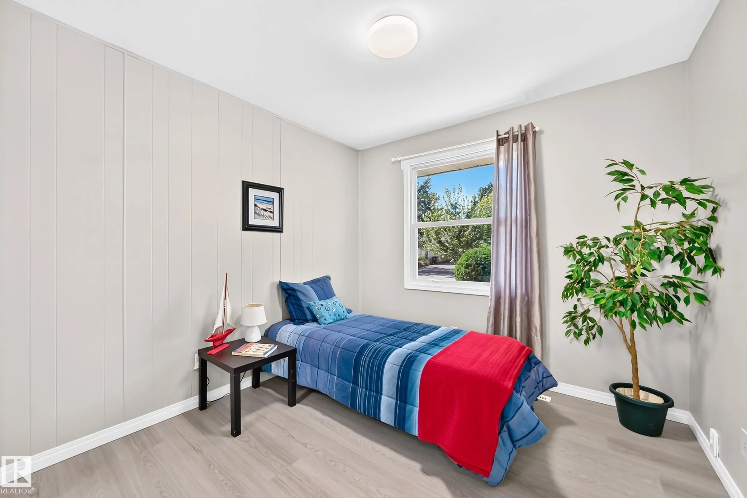 3 GRANTHAM Place