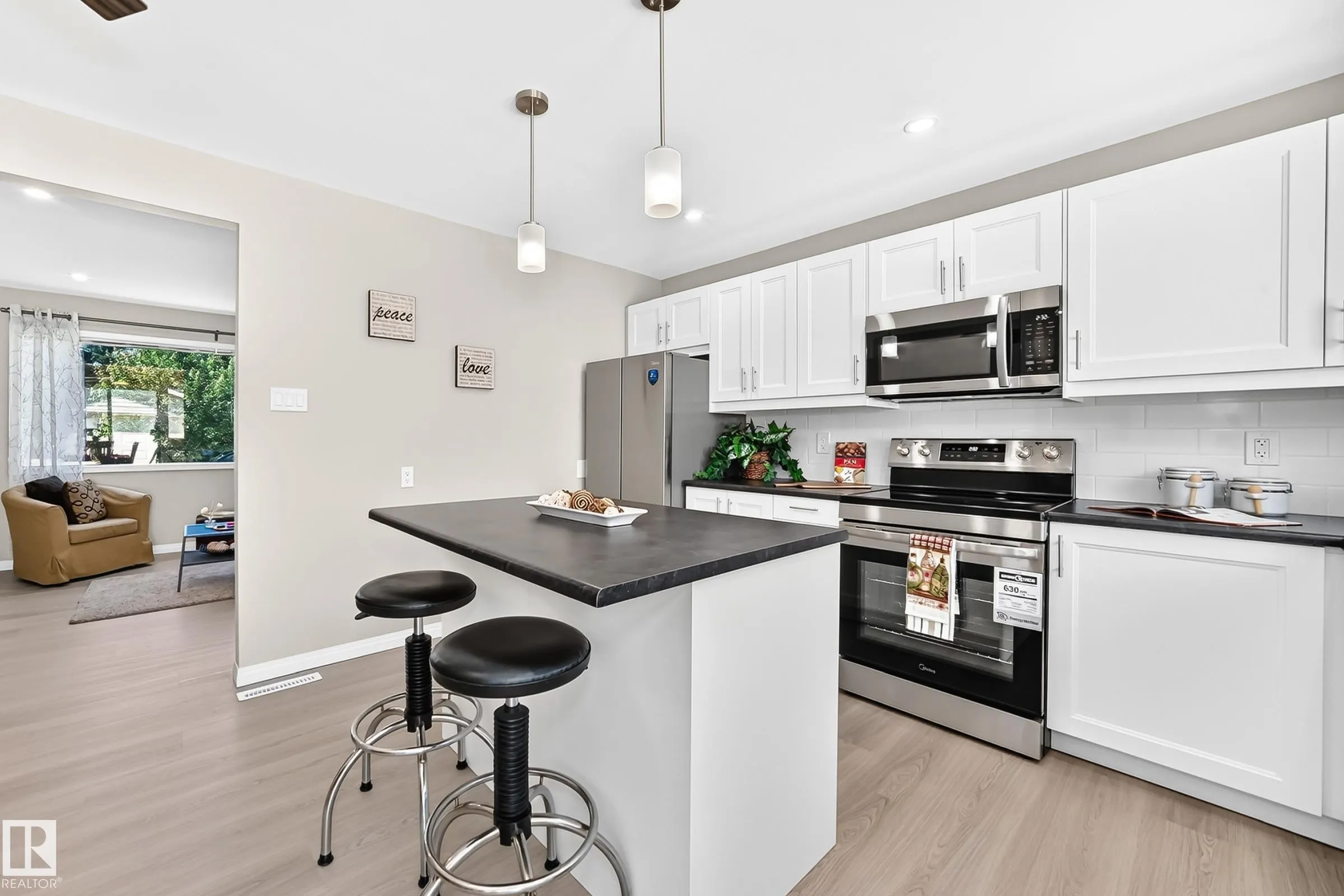 3 GRANTHAM Place