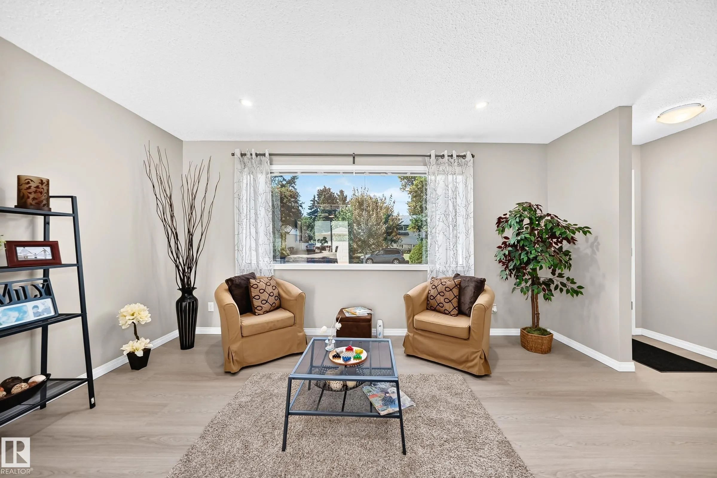 3 GRANTHAM Place