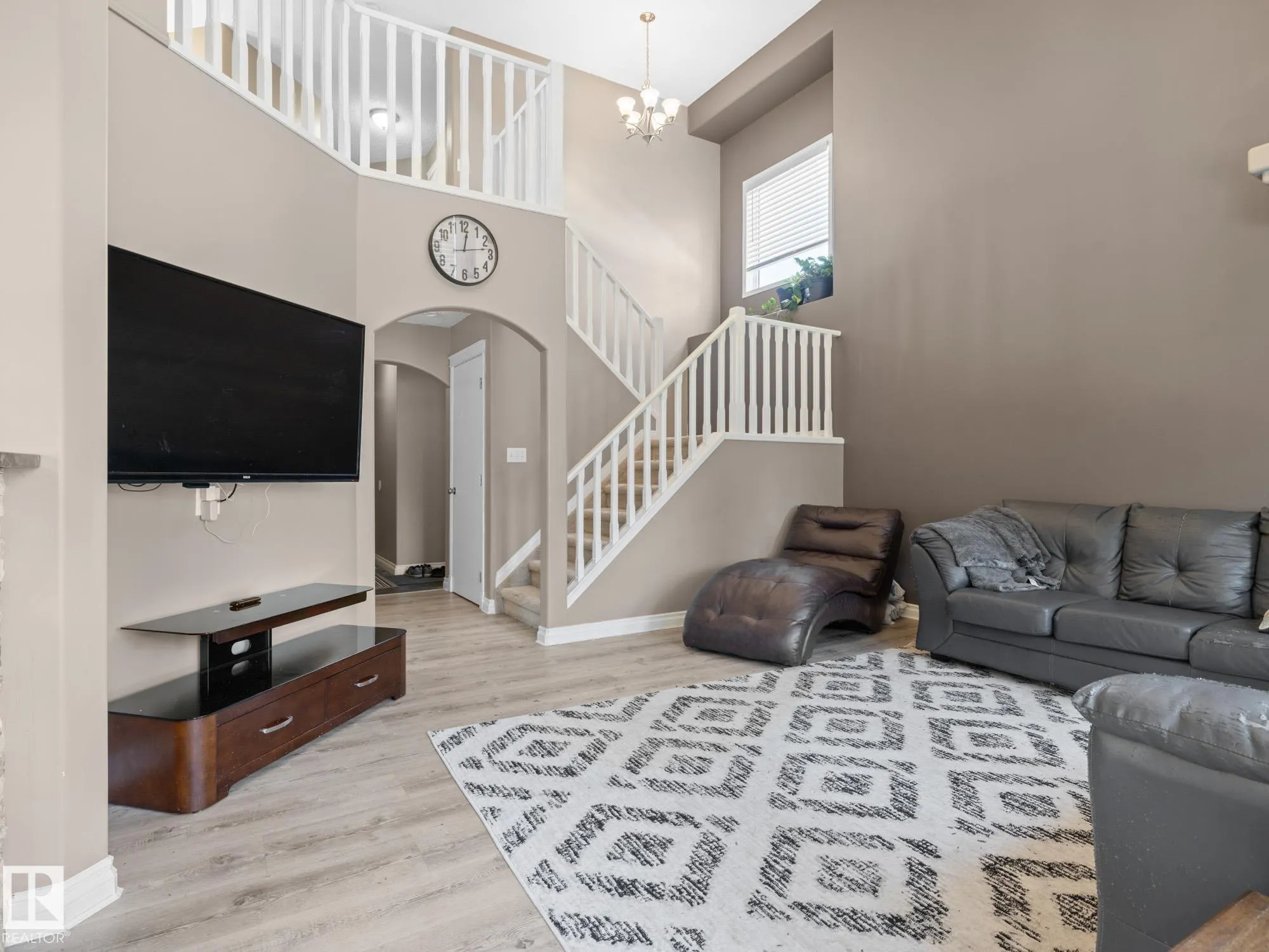 4 ROCHELLE Court