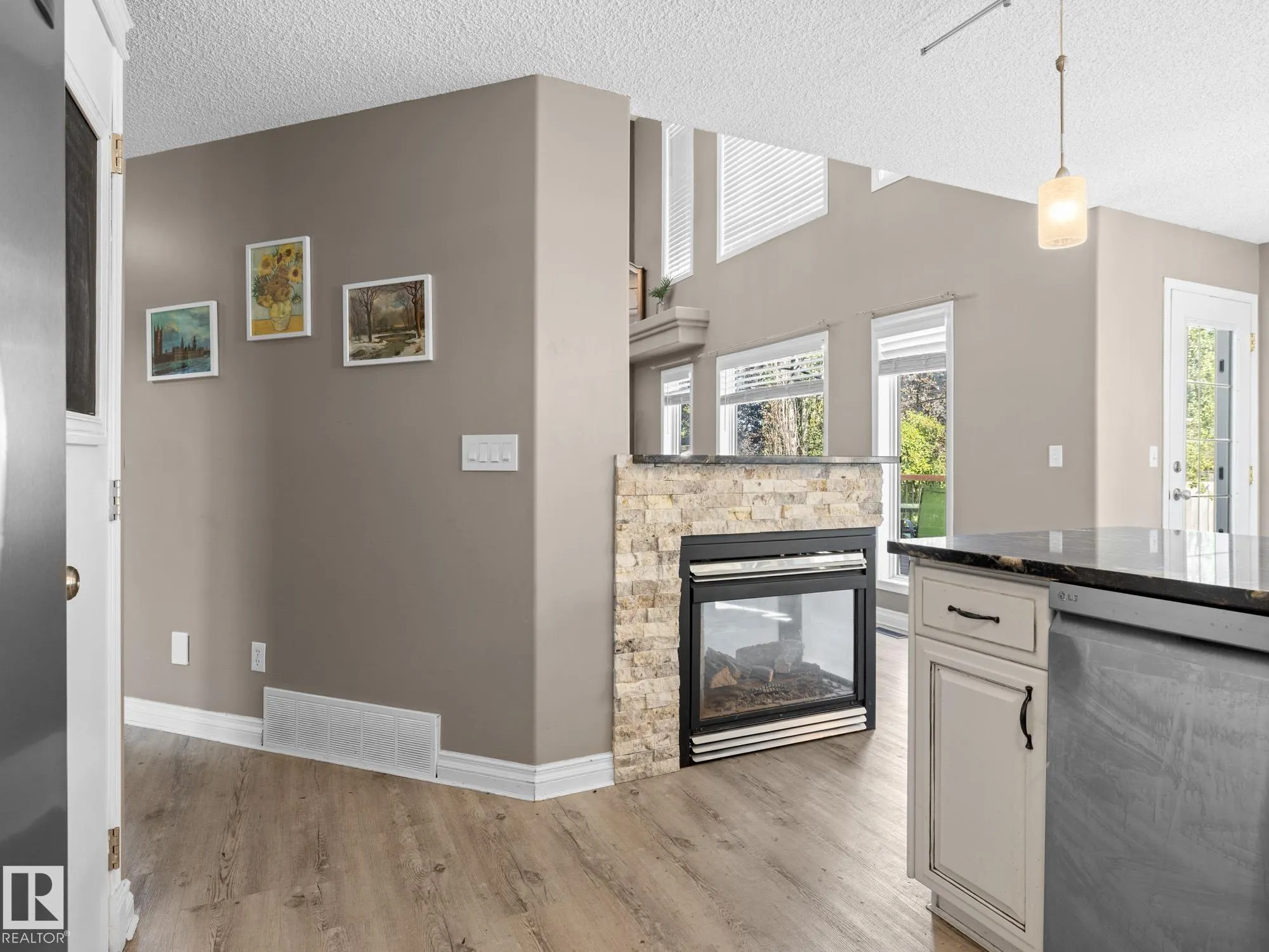 4 ROCHELLE Court