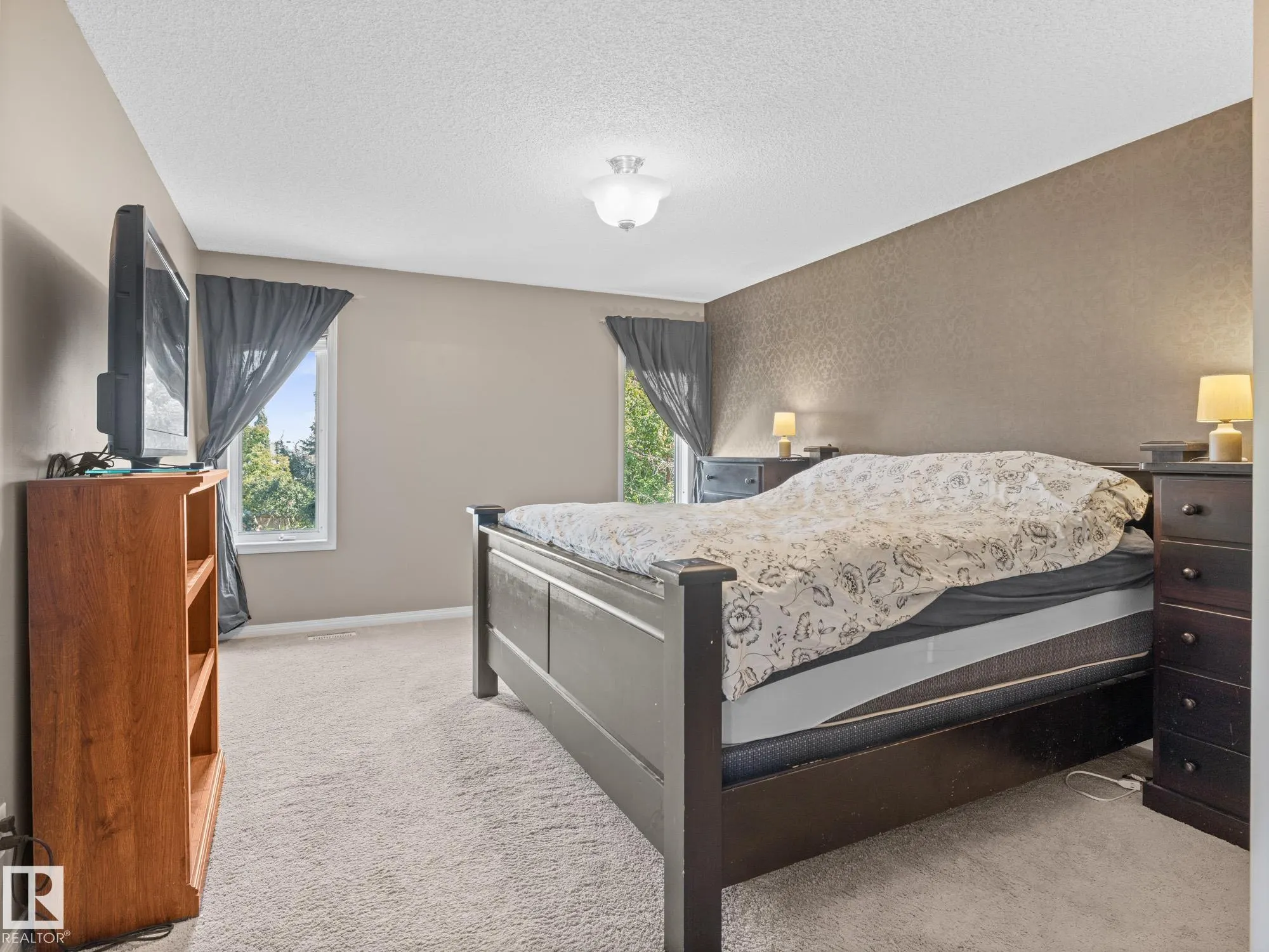 4 ROCHELLE Court