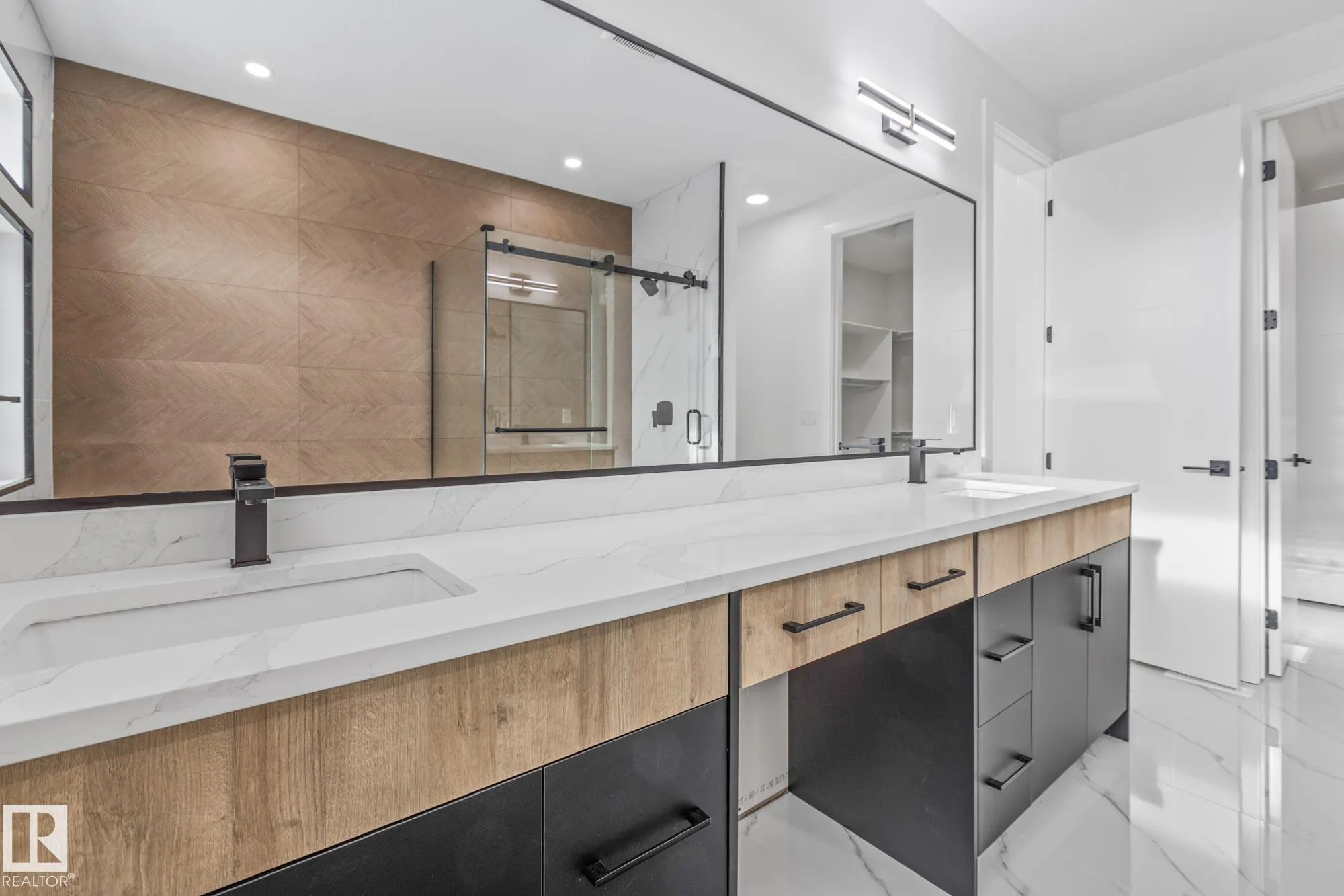 416 PINE Point(e)