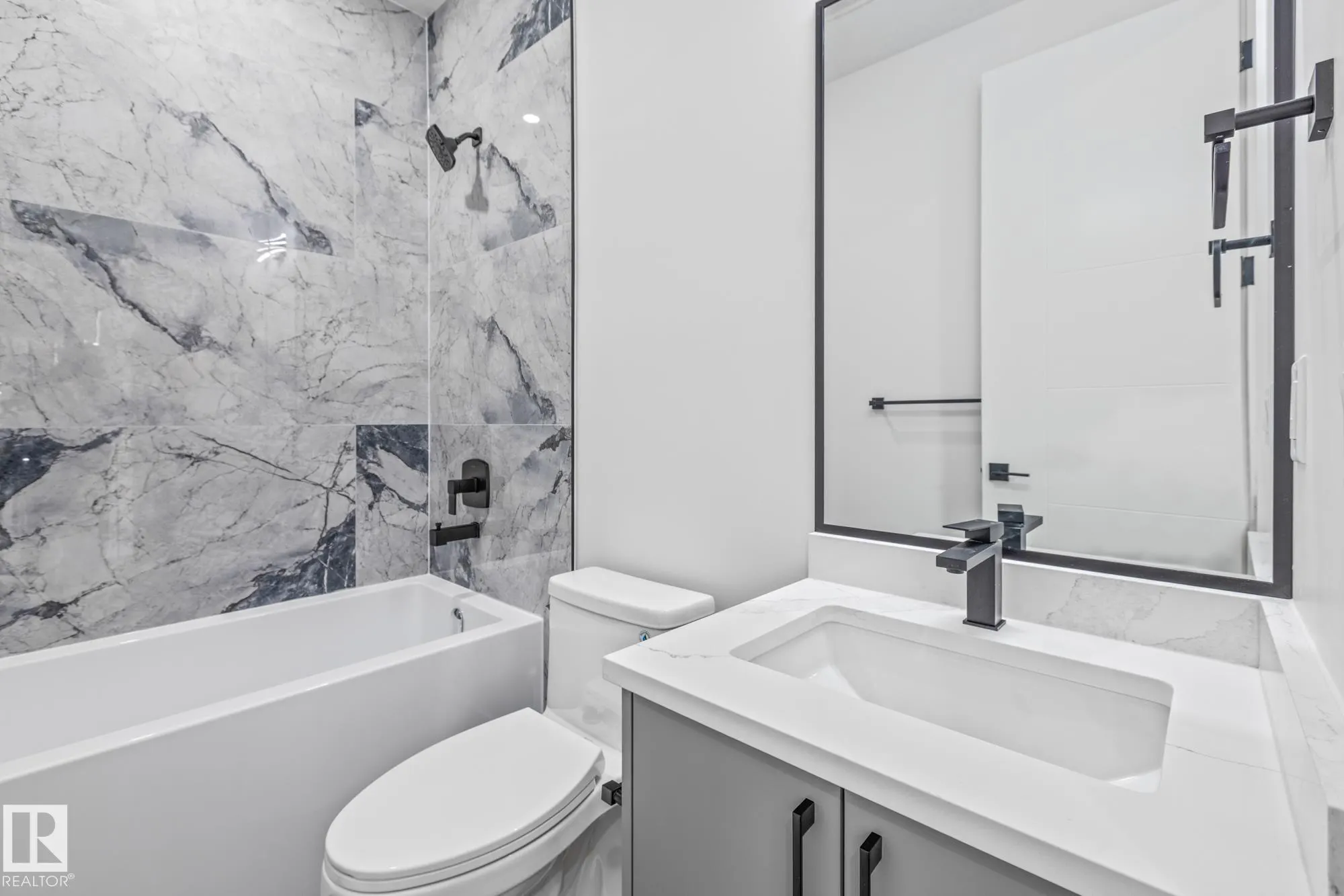 416 PINE Point(e)