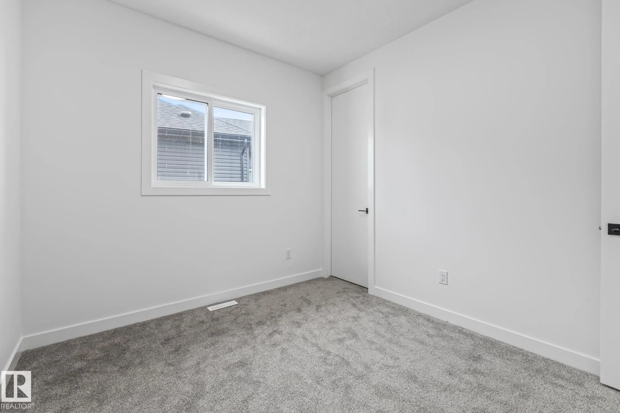 416 PINE Point(e)