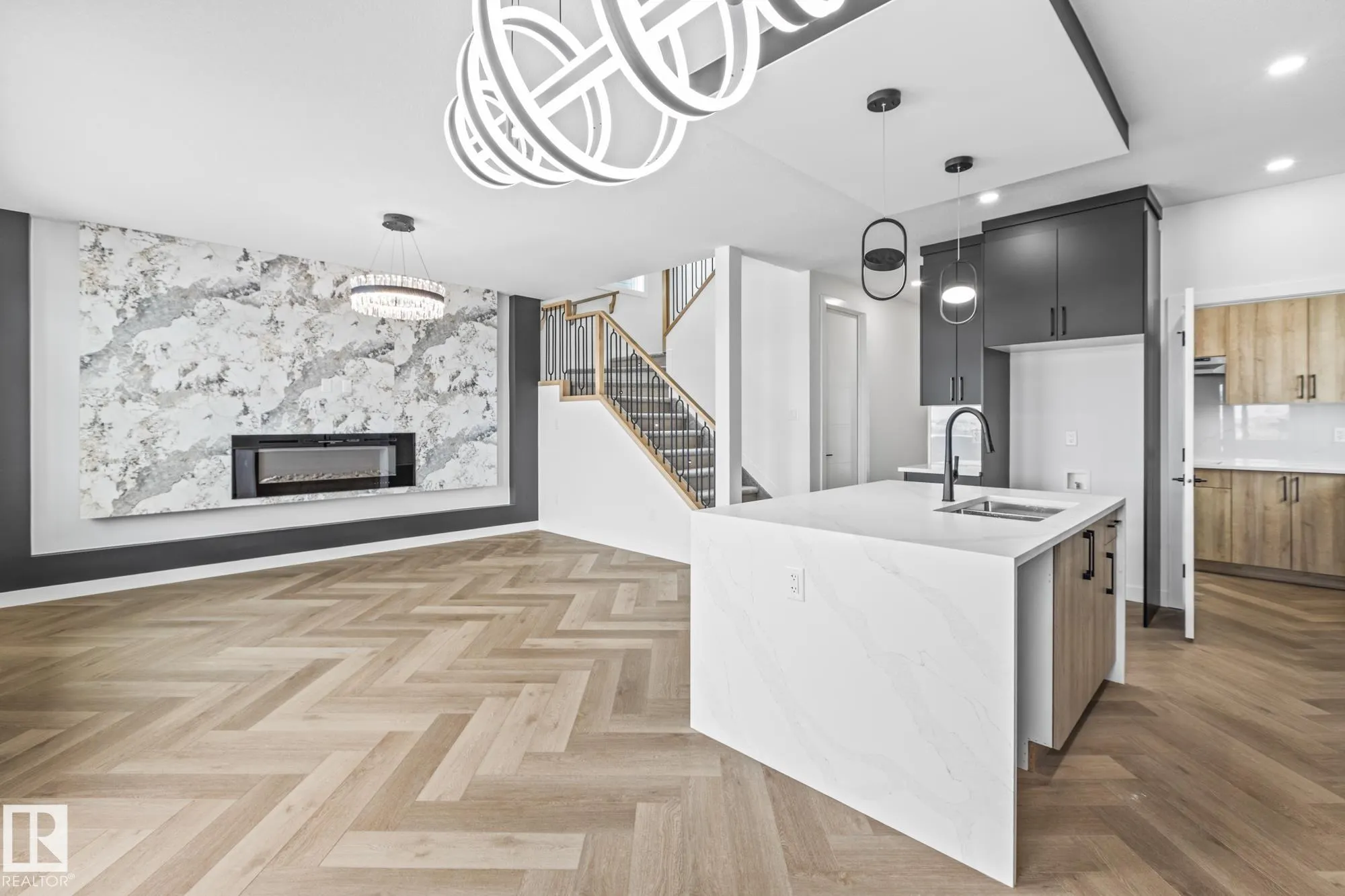 416 PINE Point(e)