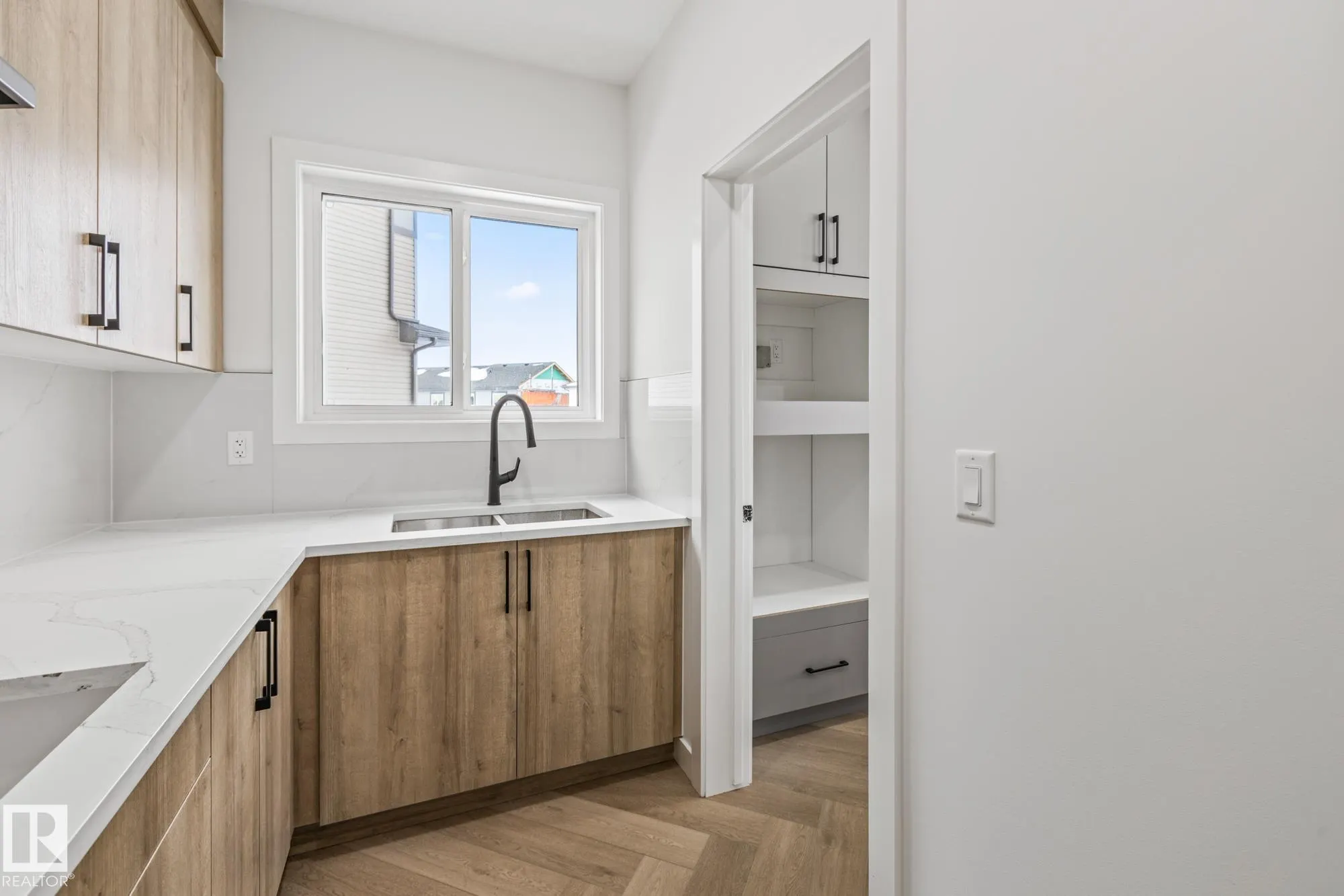 416 PINE Point(e)