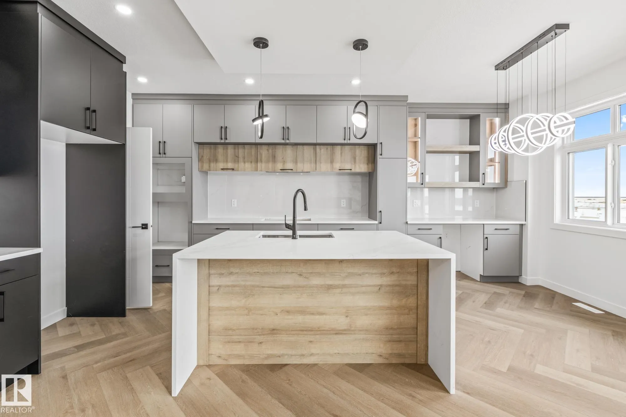 416 PINE Point(e)