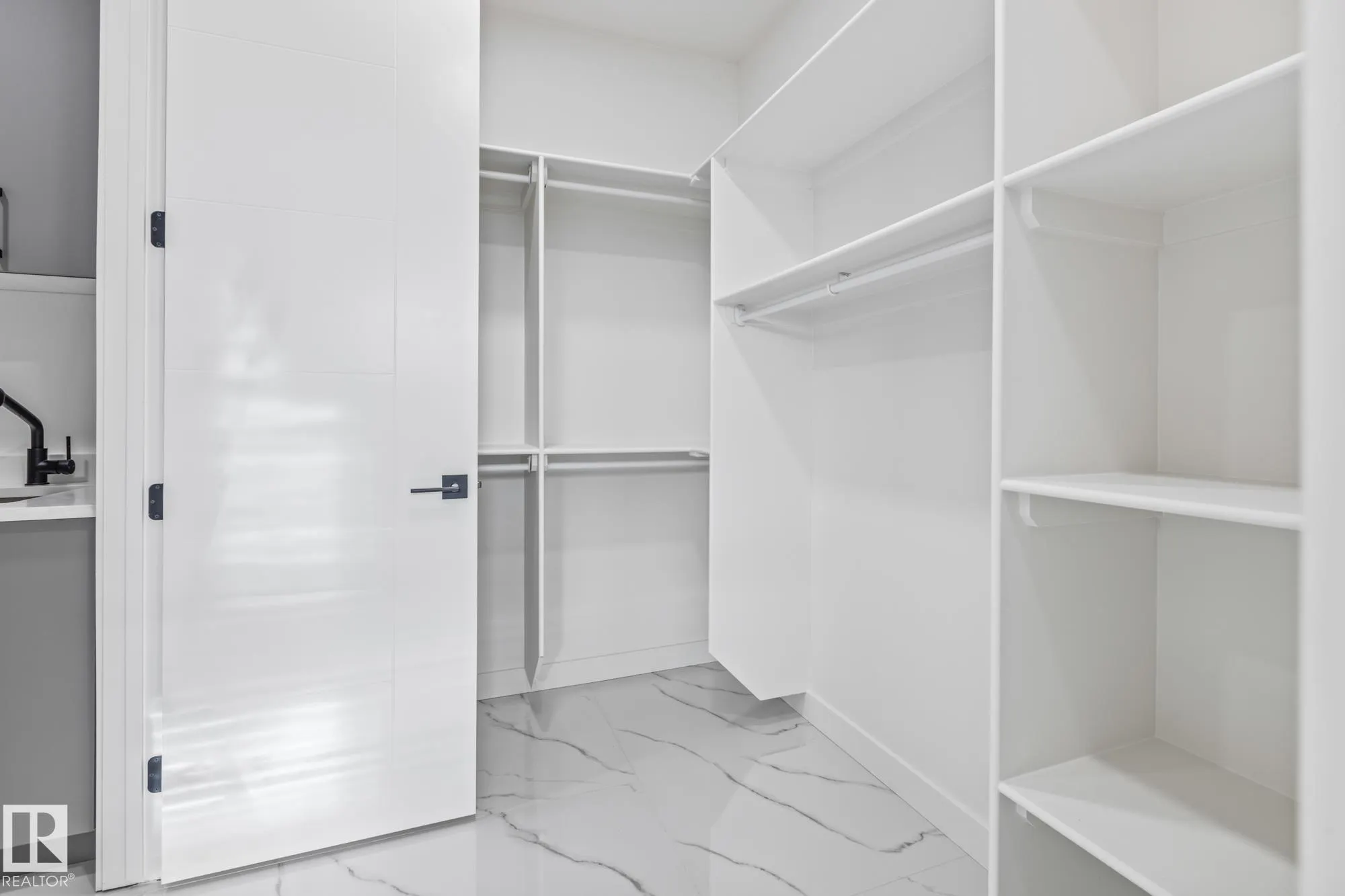 416 PINE Point(e)