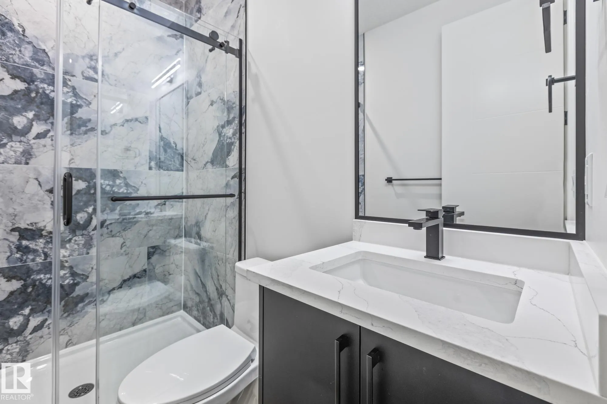 416 PINE Point(e)